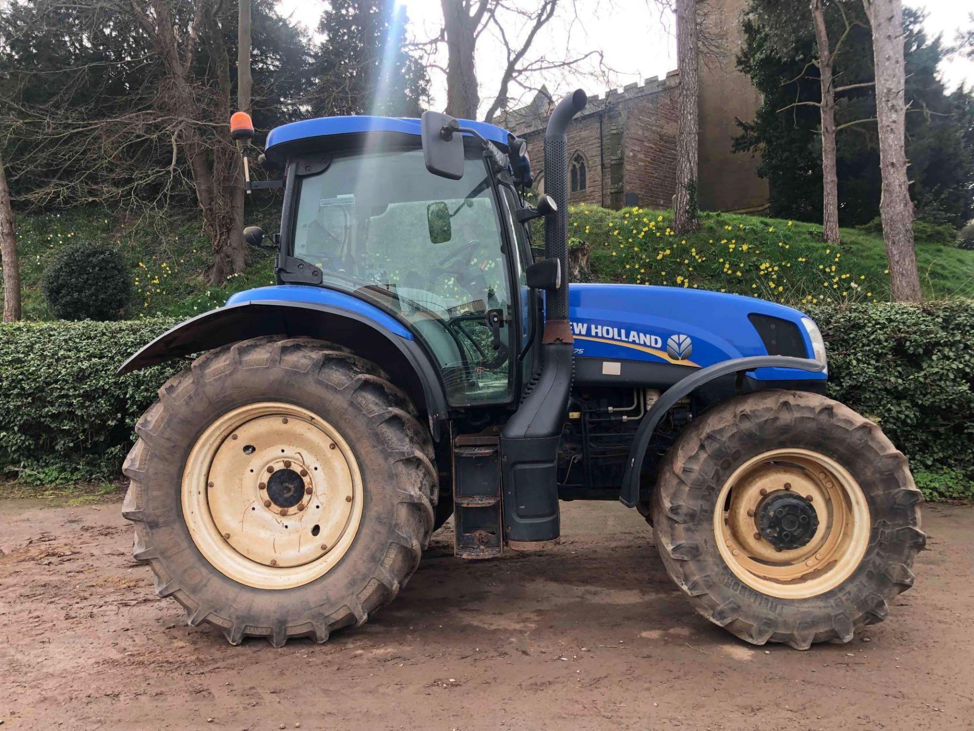 2013 New Holland T6.175 4wd tractor, 3 manual spools, air, on 420/70R28 front and 520/70R38 rear whe - Image 17 of 26