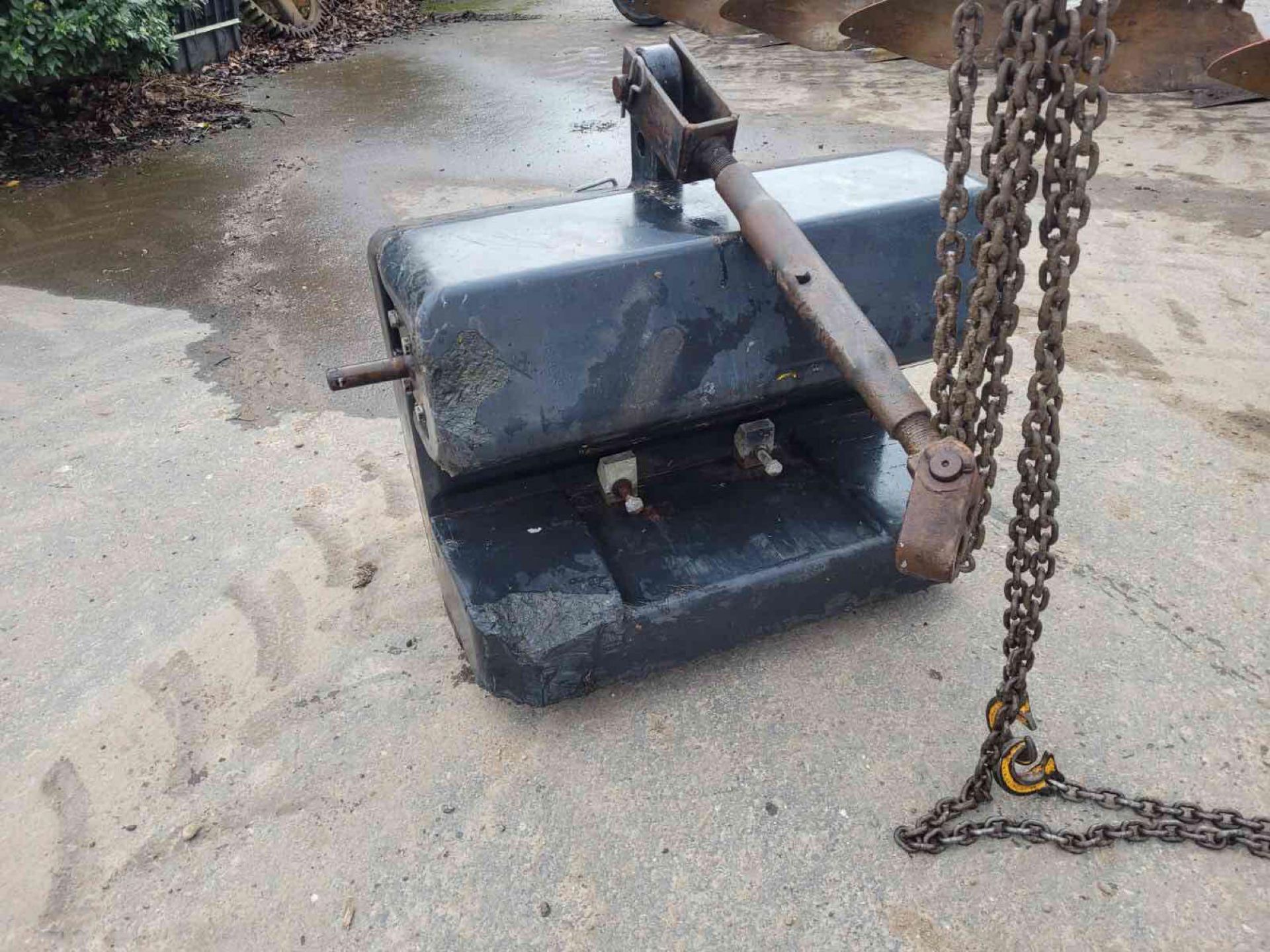 Case 1000kg front linkage or tombstone weight block - Image 4 of 6