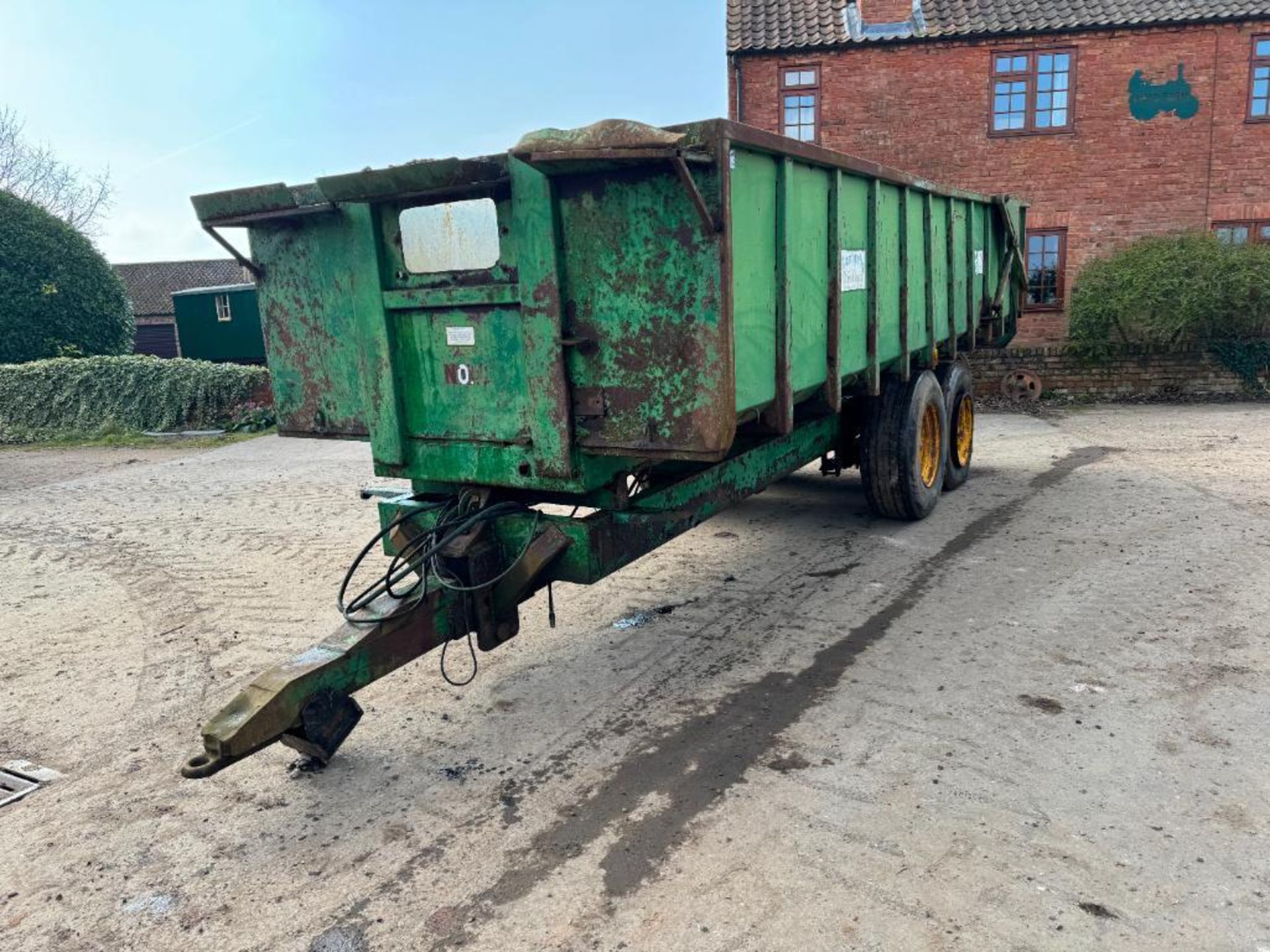 Easterby 10t twin axle root trailer with sprung drawbar, hydraulic tailgate and grain chute on 385/6 - Image 4 of 14