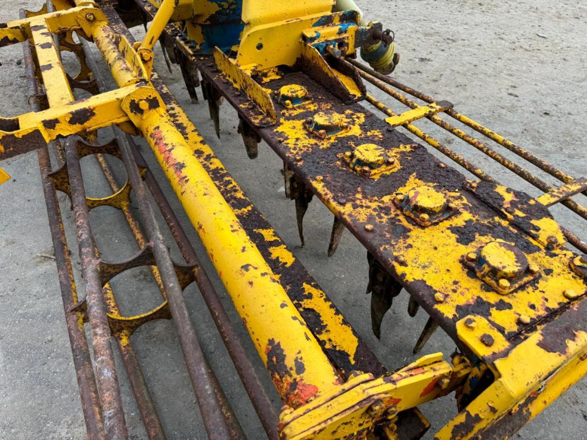 Falc 3m power harrow with rear crumbler roller, linkage mounted - Image 8 of 9