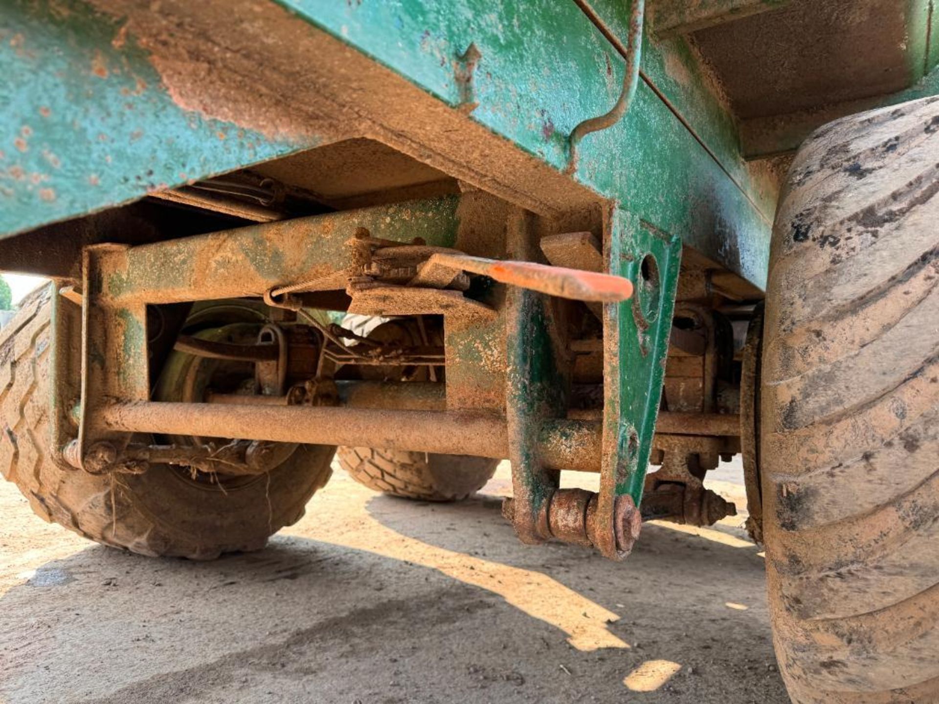 Twin axle 16t grain tailer with sprung drawbar, air brakes, hydraulic tailgate, grain chute and sila - Image 3 of 11