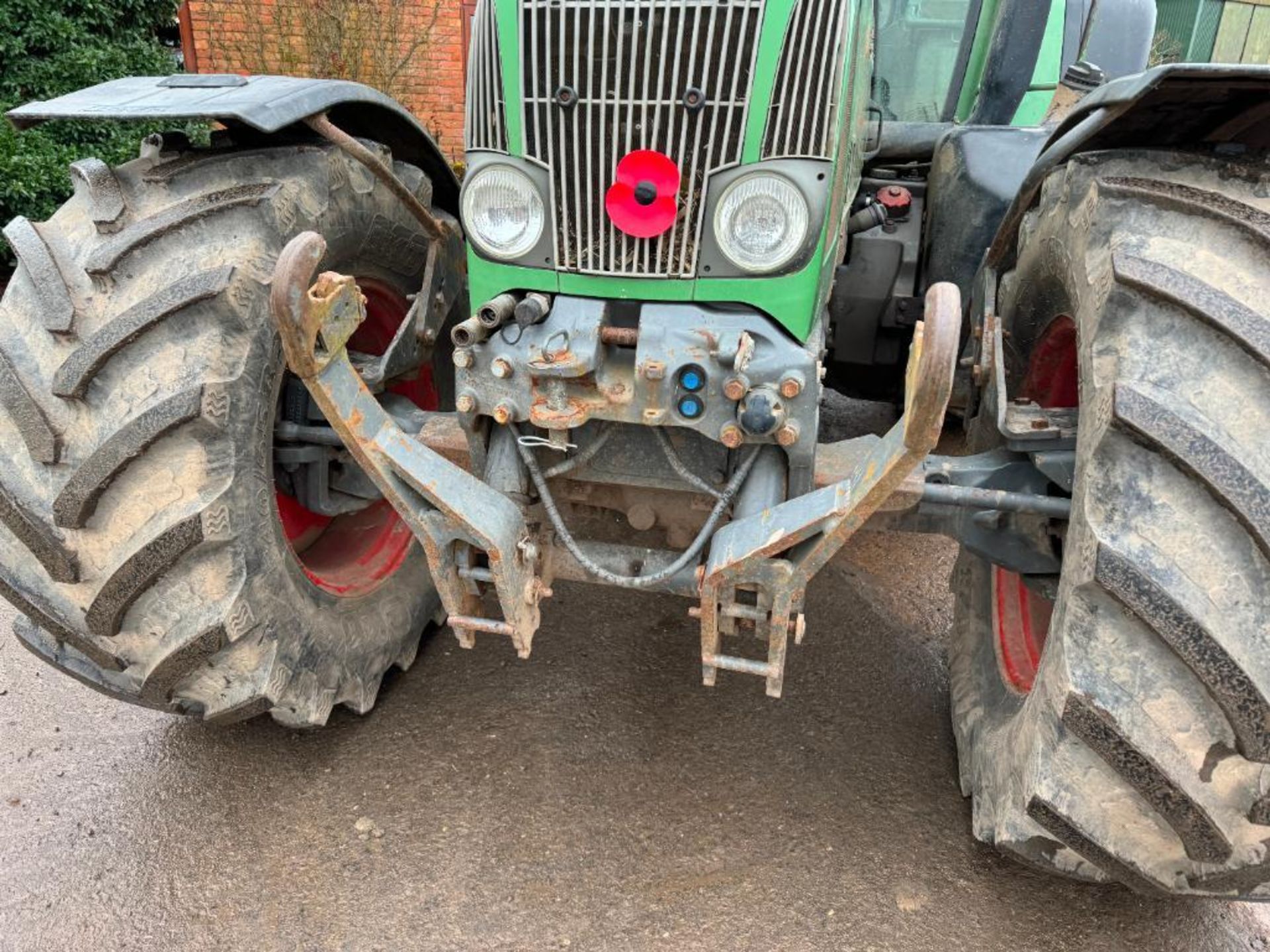 2001 Fendt 716 Vario 50kph 4wd tractor with 4 electric spools, air brakes and front linkage on BKT 5 - Image 6 of 22