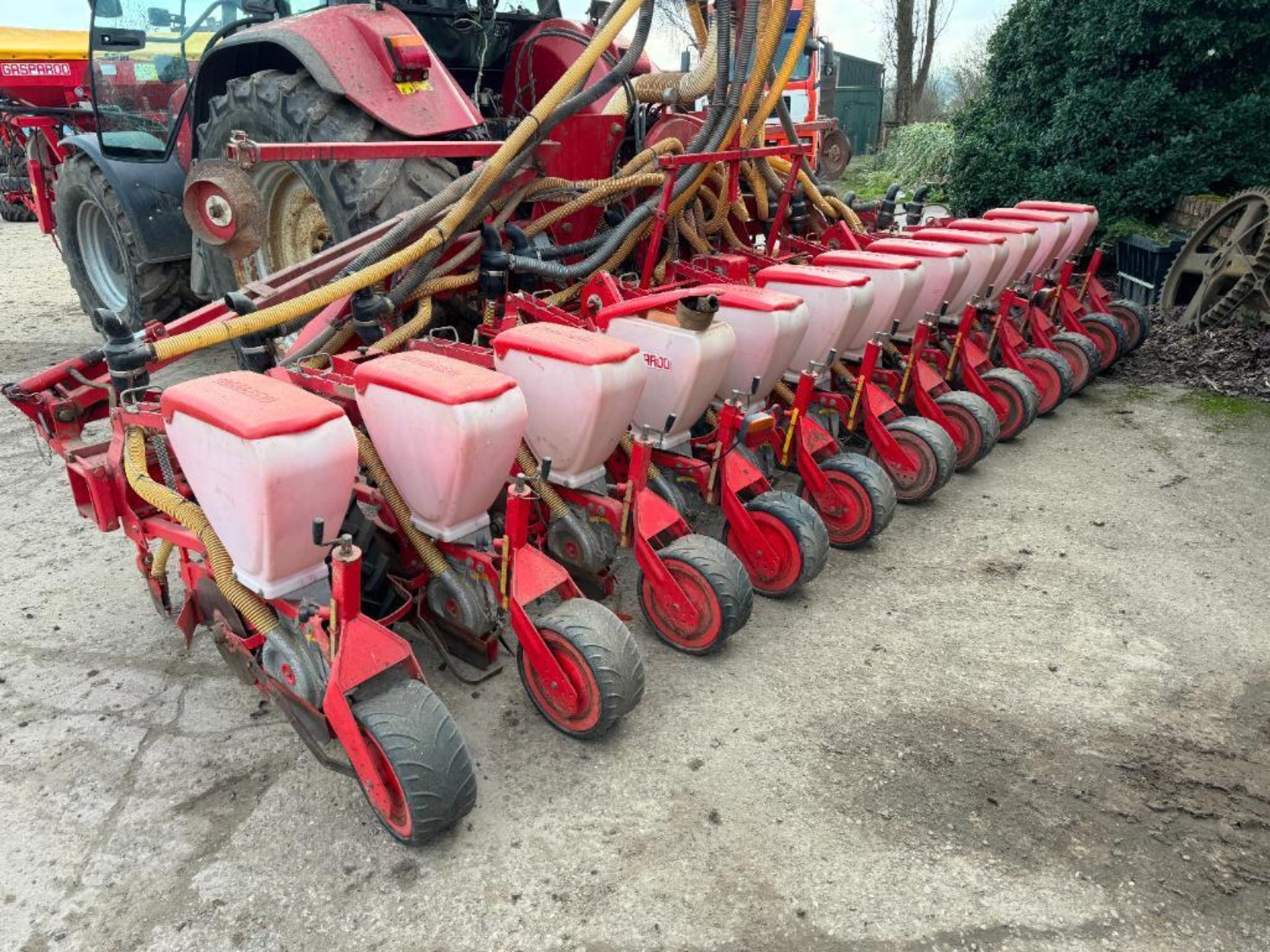 Gaspardo IS 12 row 6m maize drill, hydraulic folding with blockage sensors NB: Comes with manual - Image 14 of 19