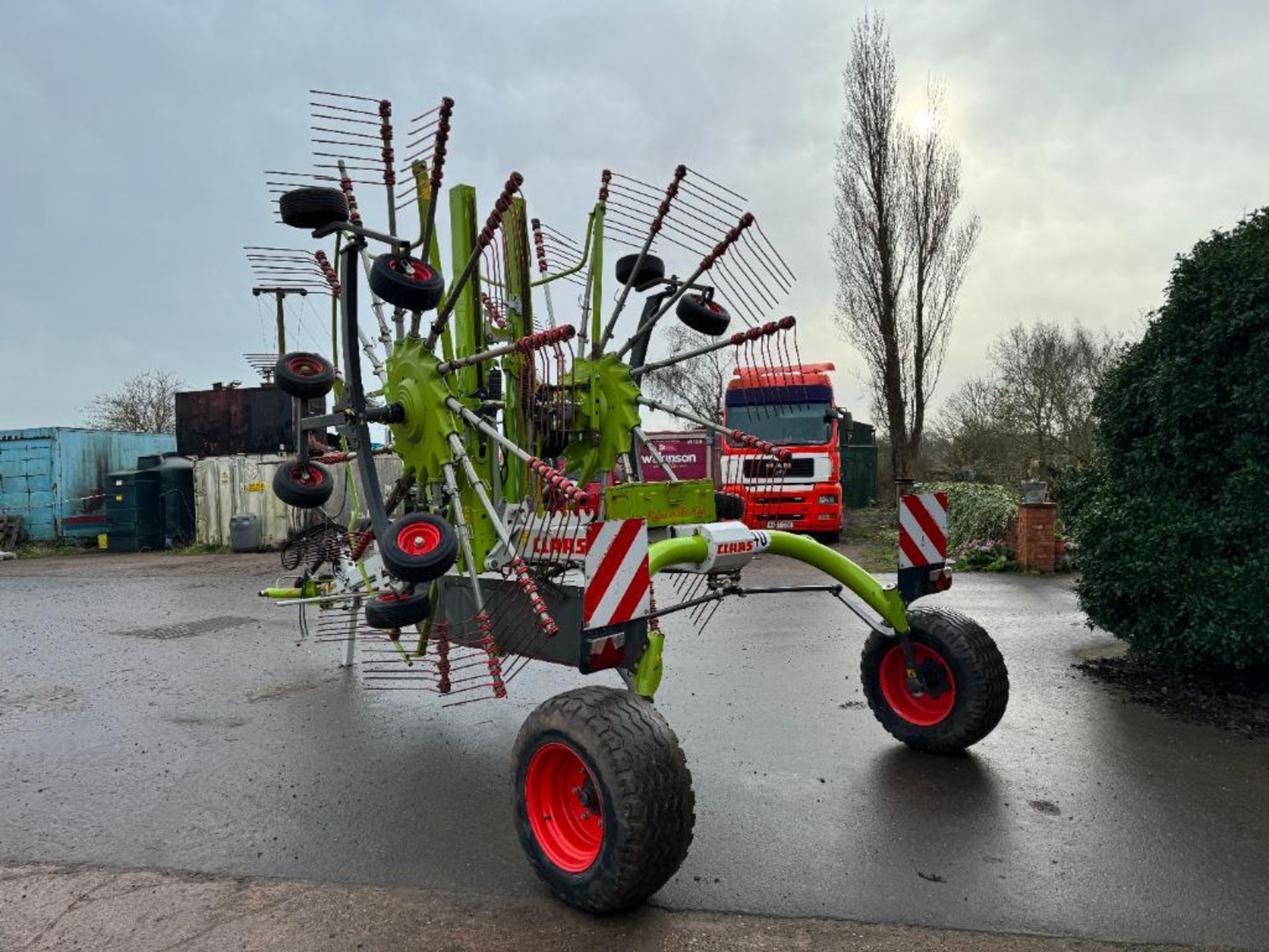 2019 Claas Liner 2900 twin rotor hydraulic folding rake on 15.0/55-17 wheels and tyres. Serial No: W - Image 5 of 14