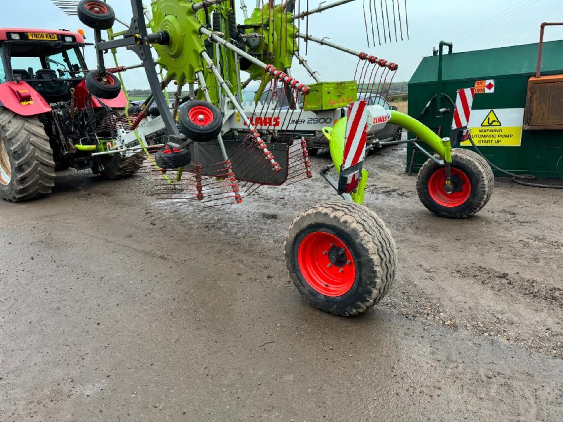 2019 Claas Liner 2900 twin rotor hydraulic folding rake on 15.0/55-17 wheels and tyres. Serial No: W - Image 2 of 14