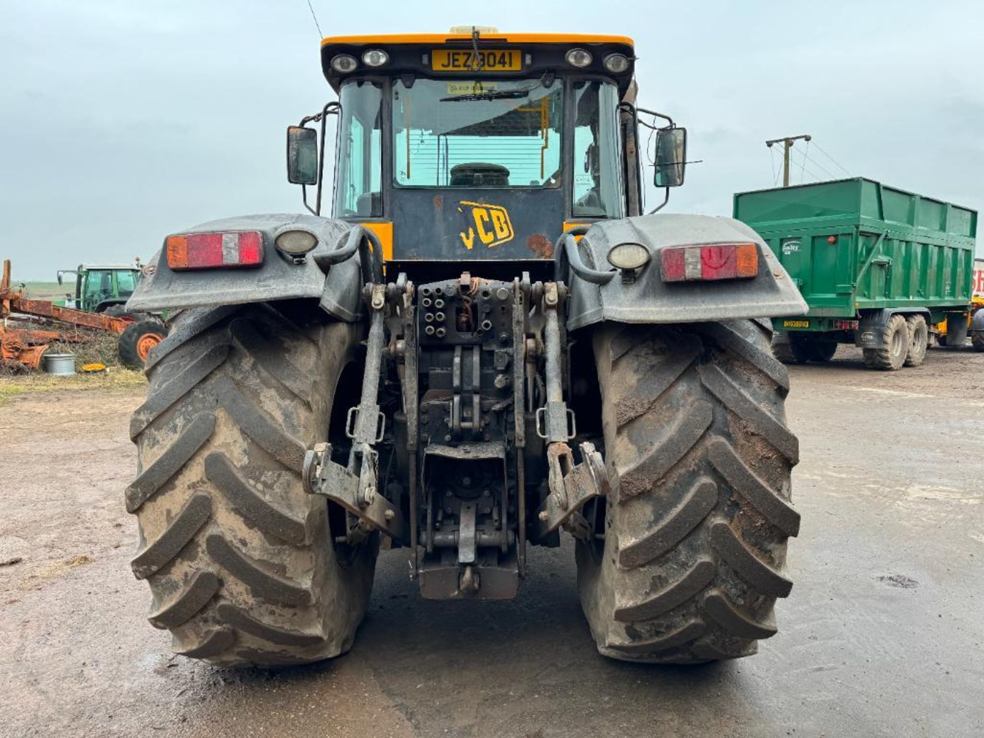 2006 JCB Fastrac 8250 Vario 65kph 4wd tractor with 4 electric spools, air brakes, front linkage and - Image 12 of 24