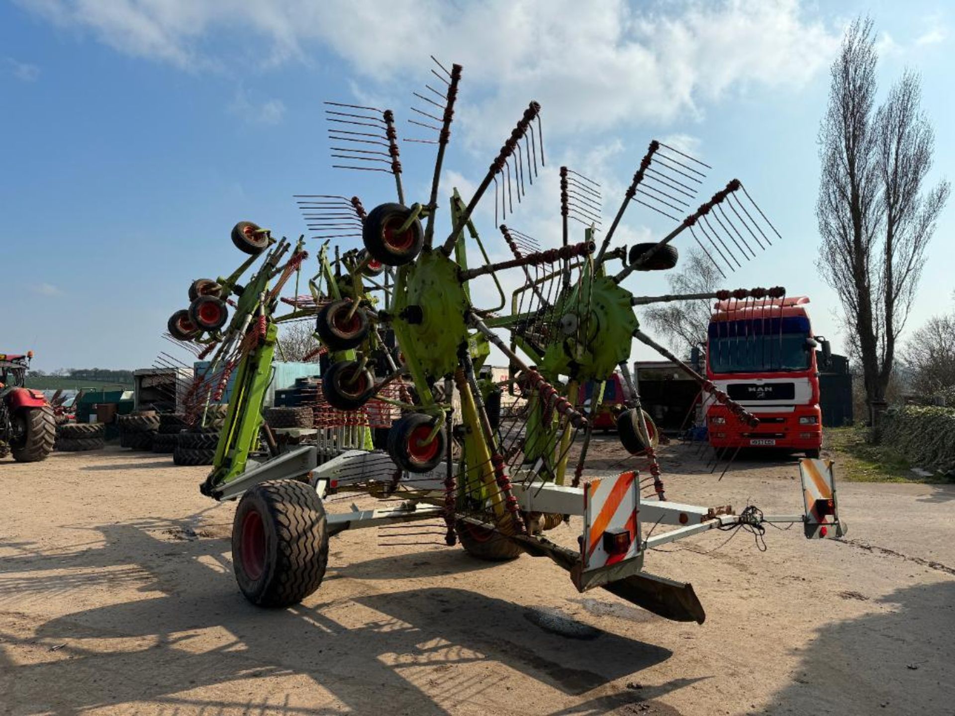 2003 Claas Liner 3000 4 rotor trailed rake, hydraulic folding on 550/55R20 wheels and tyres. Serial - Image 8 of 20