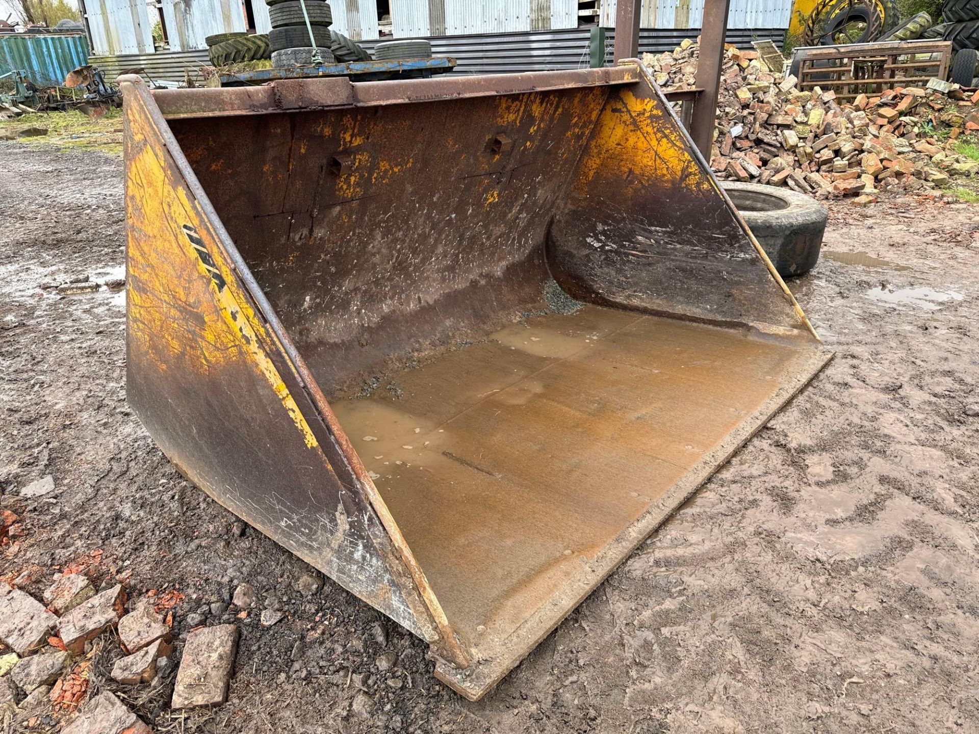 Grain bucket with pin and cone attachments - Image 9 of 9