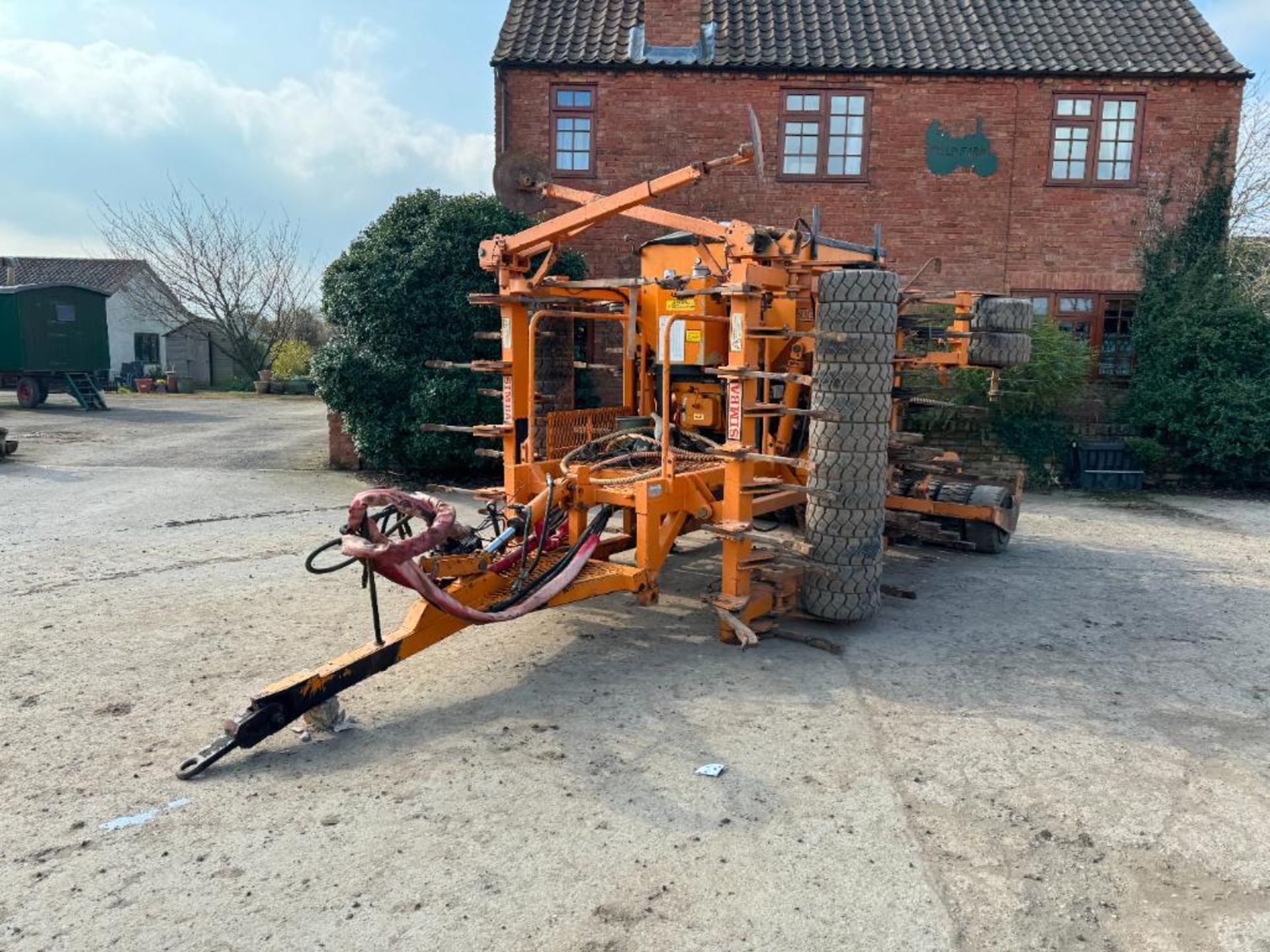 1996 Simba Freeflow 4m hydraulic folding drill with bout markers, front tyre packer and leading tine - Image 13 of 16