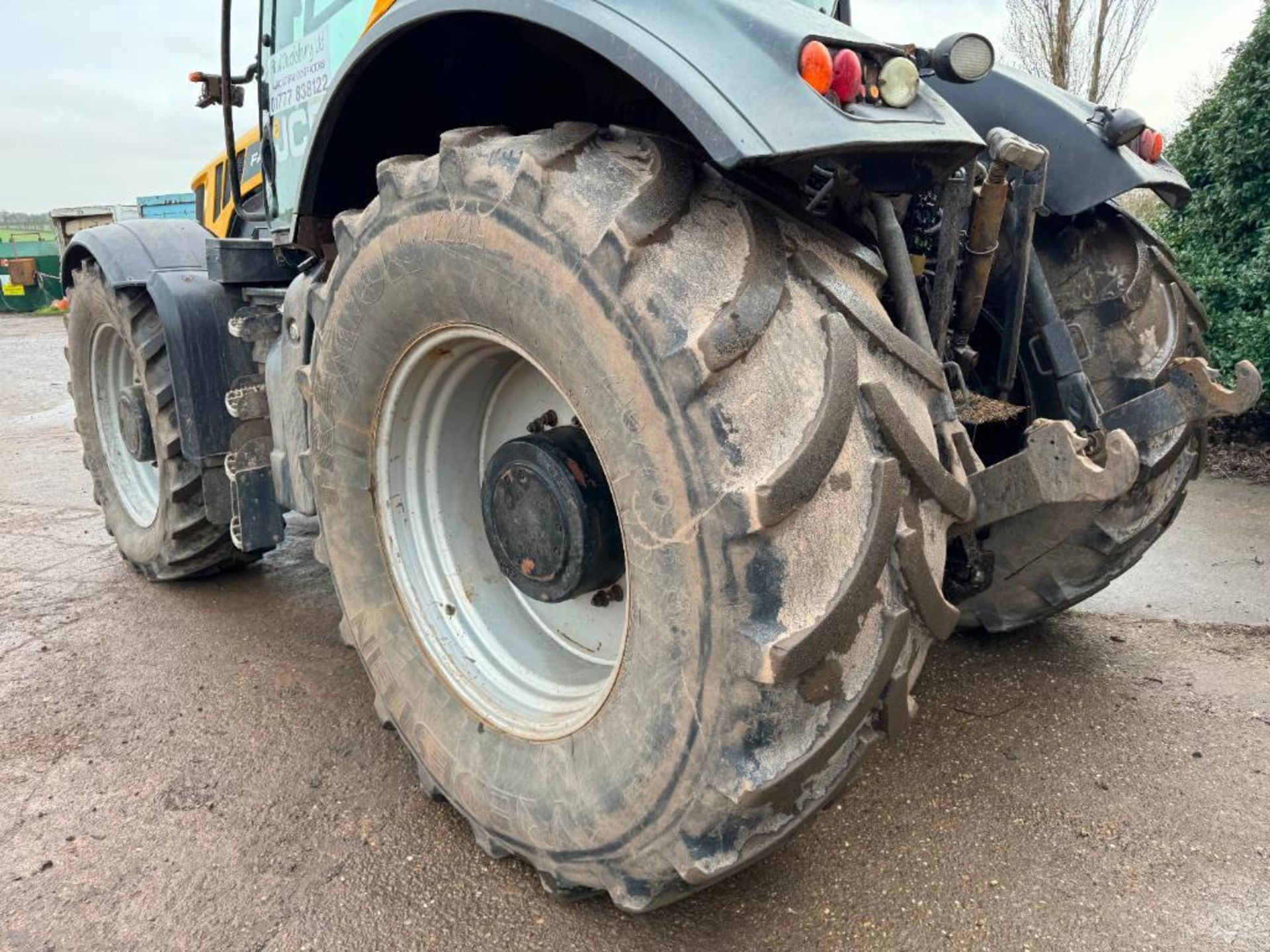 2010 JCB Fastrac 8250 Vario 4wd 65kph tractor with 4 electric spools, air brakes and front linkage o - Image 16 of 28