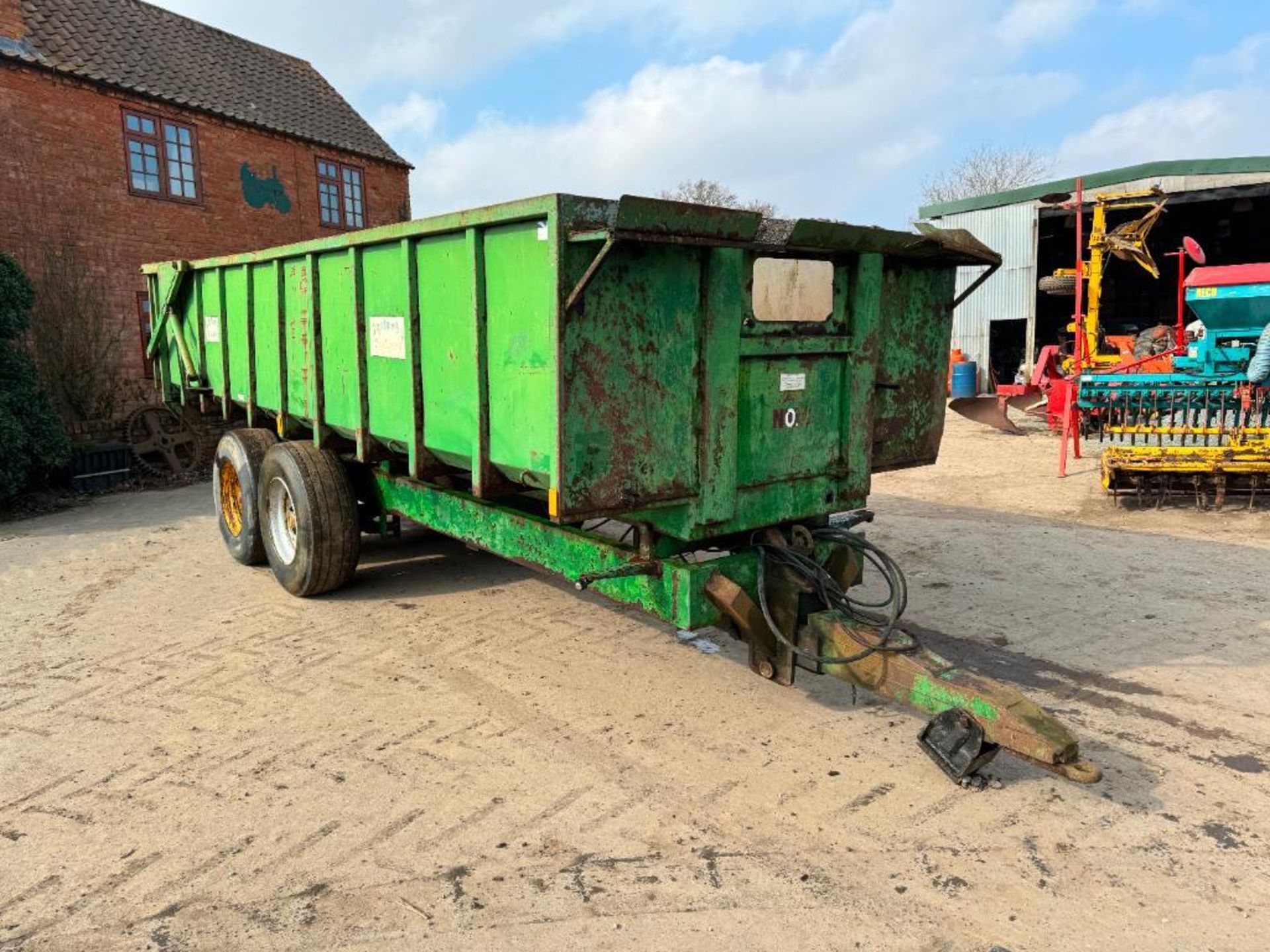 Easterby 10t twin axle root trailer with sprung drawbar, hydraulic tailgate and grain chute on 385/6 - Image 11 of 14