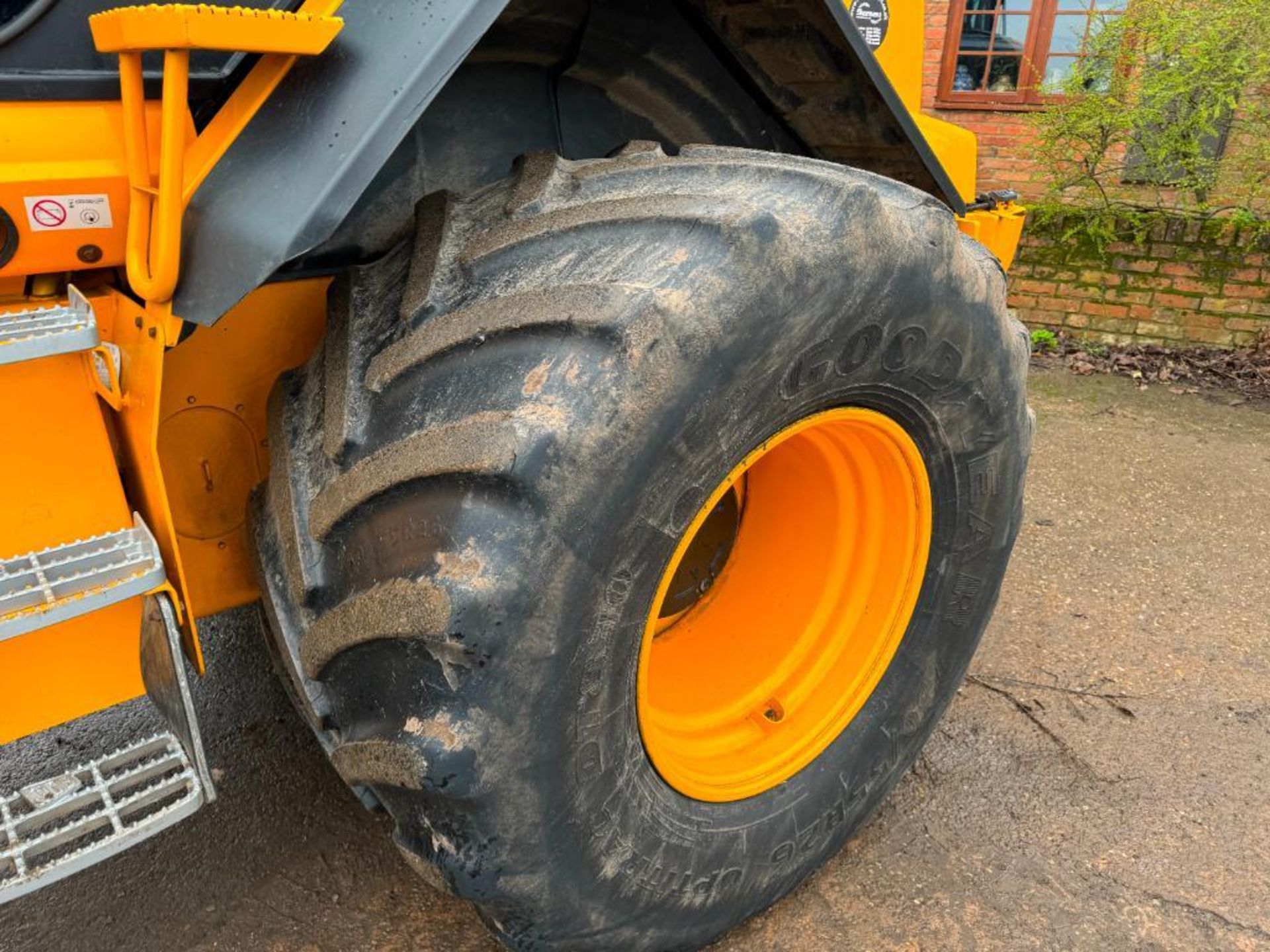 2014 JCB 418S T4i IIIB loading shovel with Volvo headstock on Goodyear 750/55R26 wheels and tyres. R - Image 14 of 20