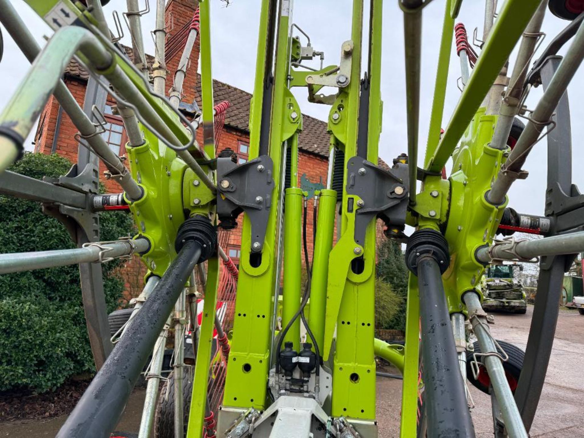 2019 Claas Liner 2900 twin rotor hydraulic folding rake on 15.0/55-17 wheels and tyres. Serial No: W - Image 14 of 14