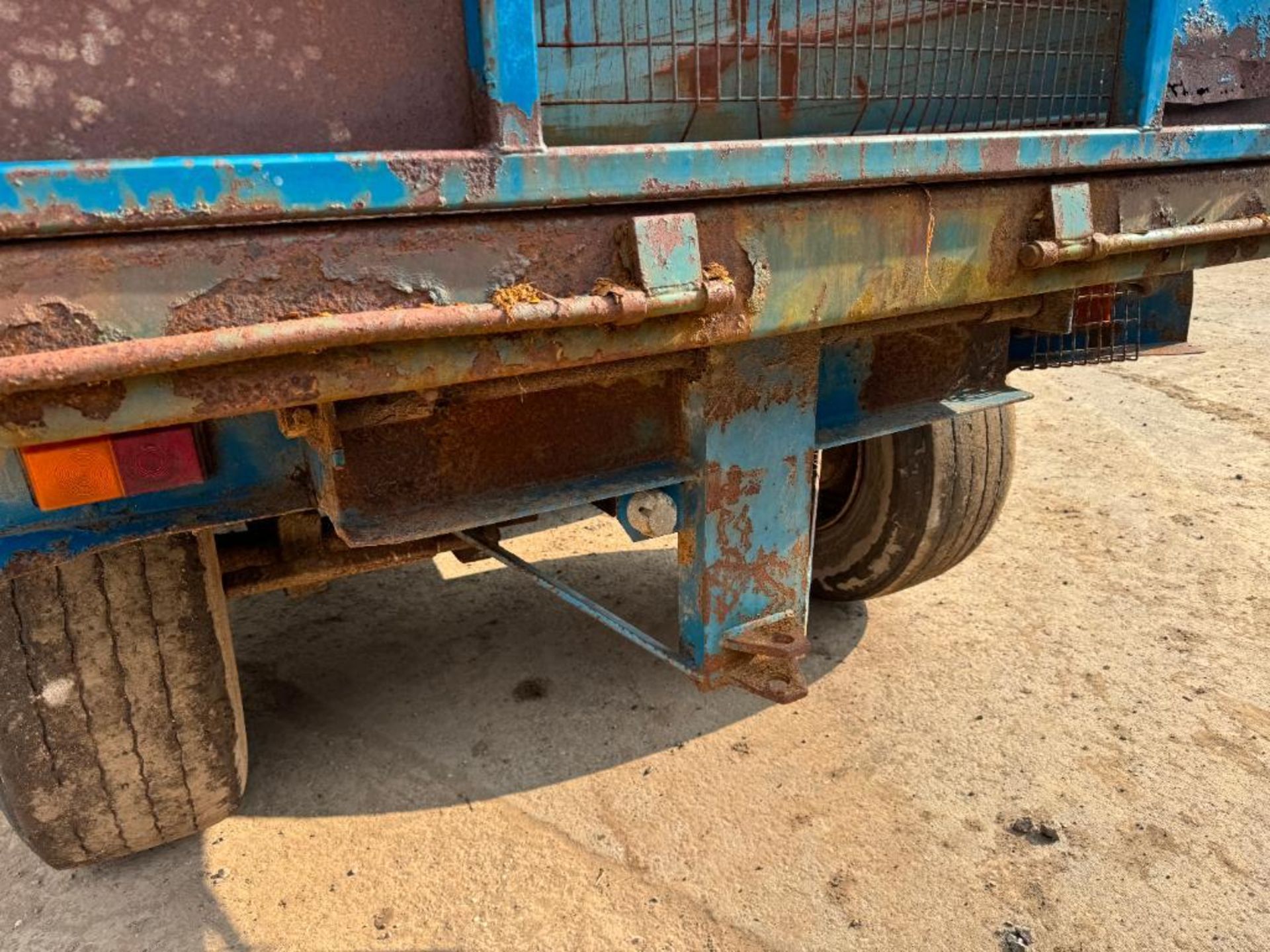 Richard Western 11t twin axle silage trailer with sprung drawbar, auto tailgate and rear drawbar on - Image 6 of 14