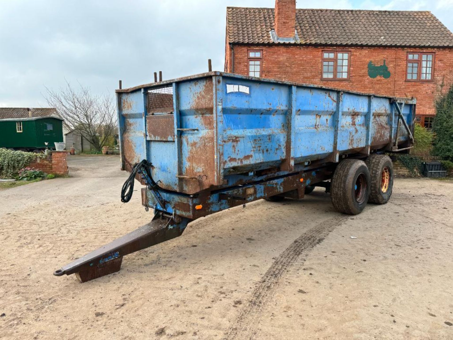 Twin axle 14t root trailer with sprung drawbar, hydraulic tailgate and grain chute on 425/65R22.5 wh - Image 5 of 17