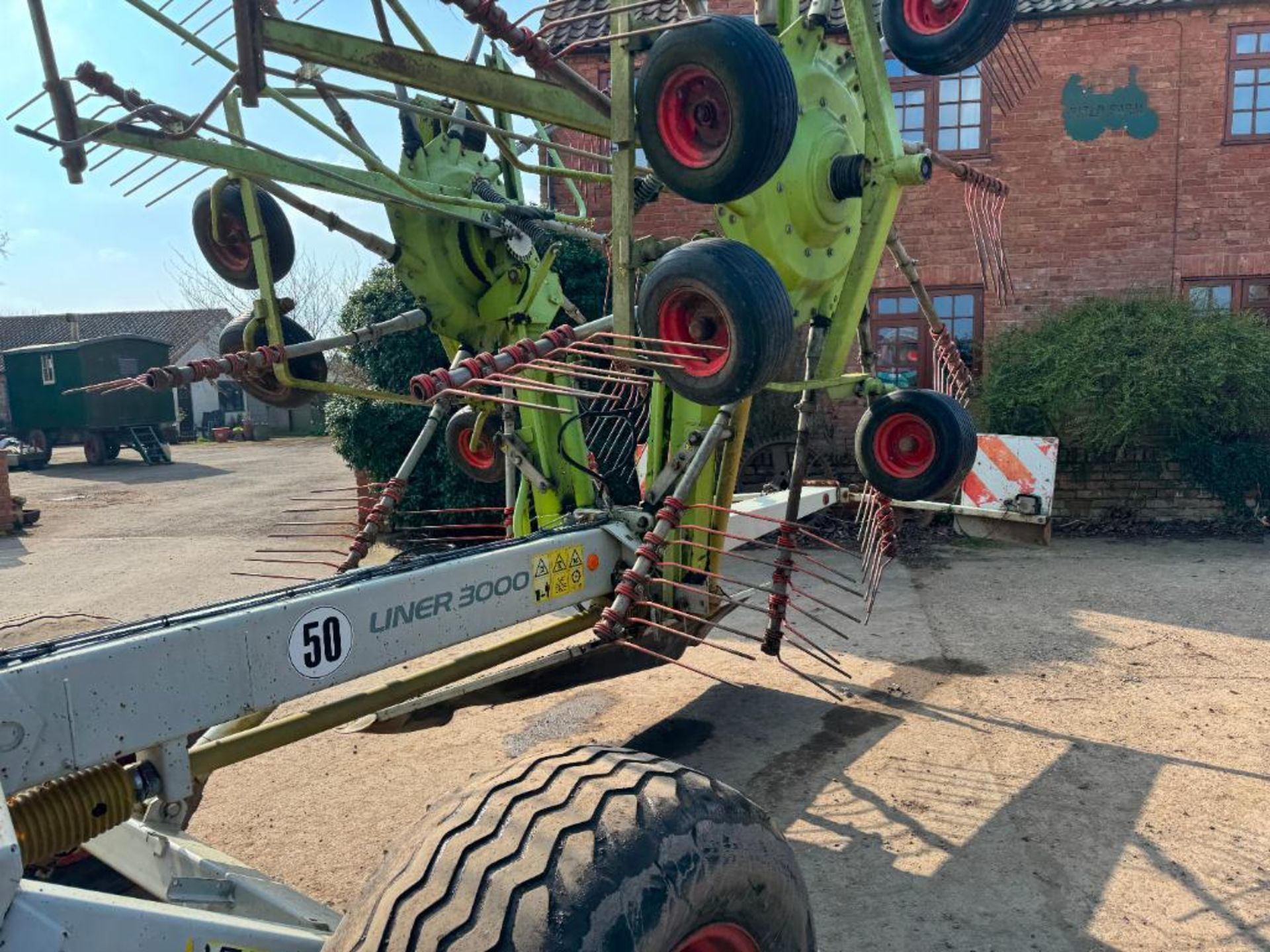 2003 Claas Liner 3000 4 rotor trailed rake, hydraulic folding on 550/55R20 wheels and tyres. Serial - Image 6 of 20