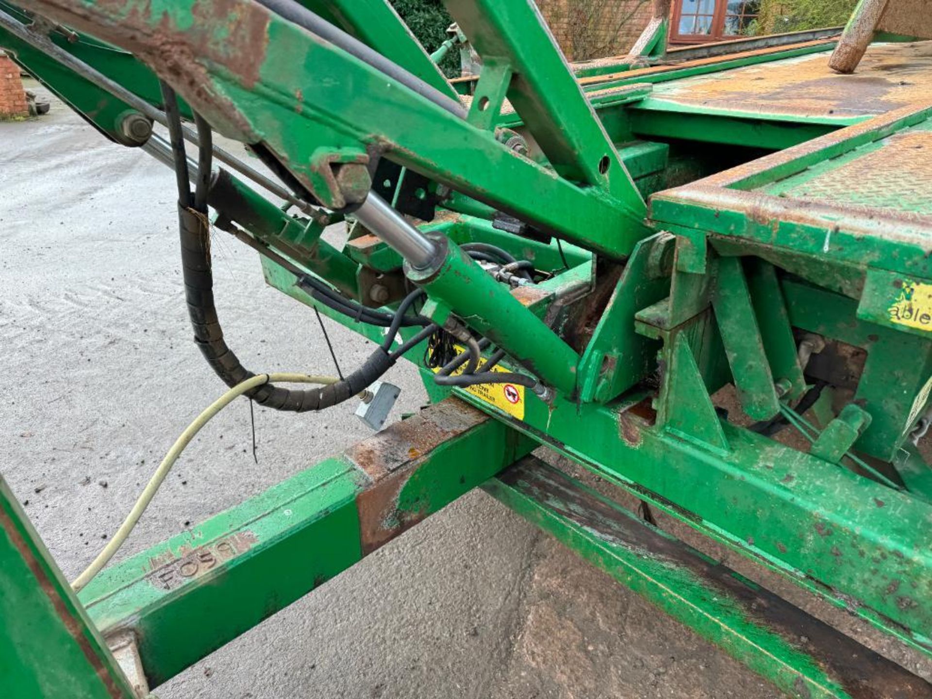 2007 Heath Super Chaser QM twin axle bale chaser with Quadrant and Hesston carriage, hydraulic brake - Image 15 of 20