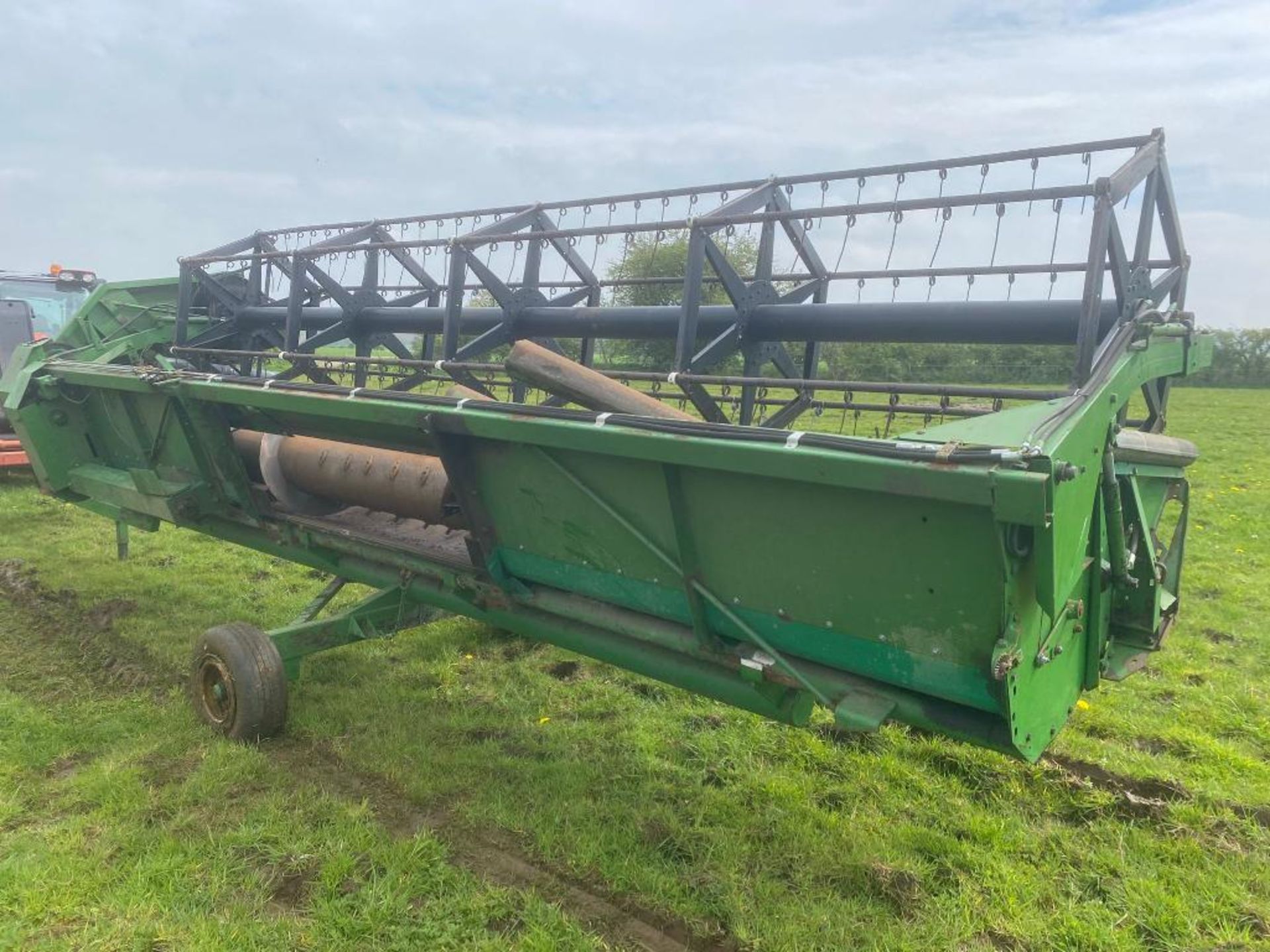 1982 John Deere 1085 combine c/w 2 headers - Image 24 of 27