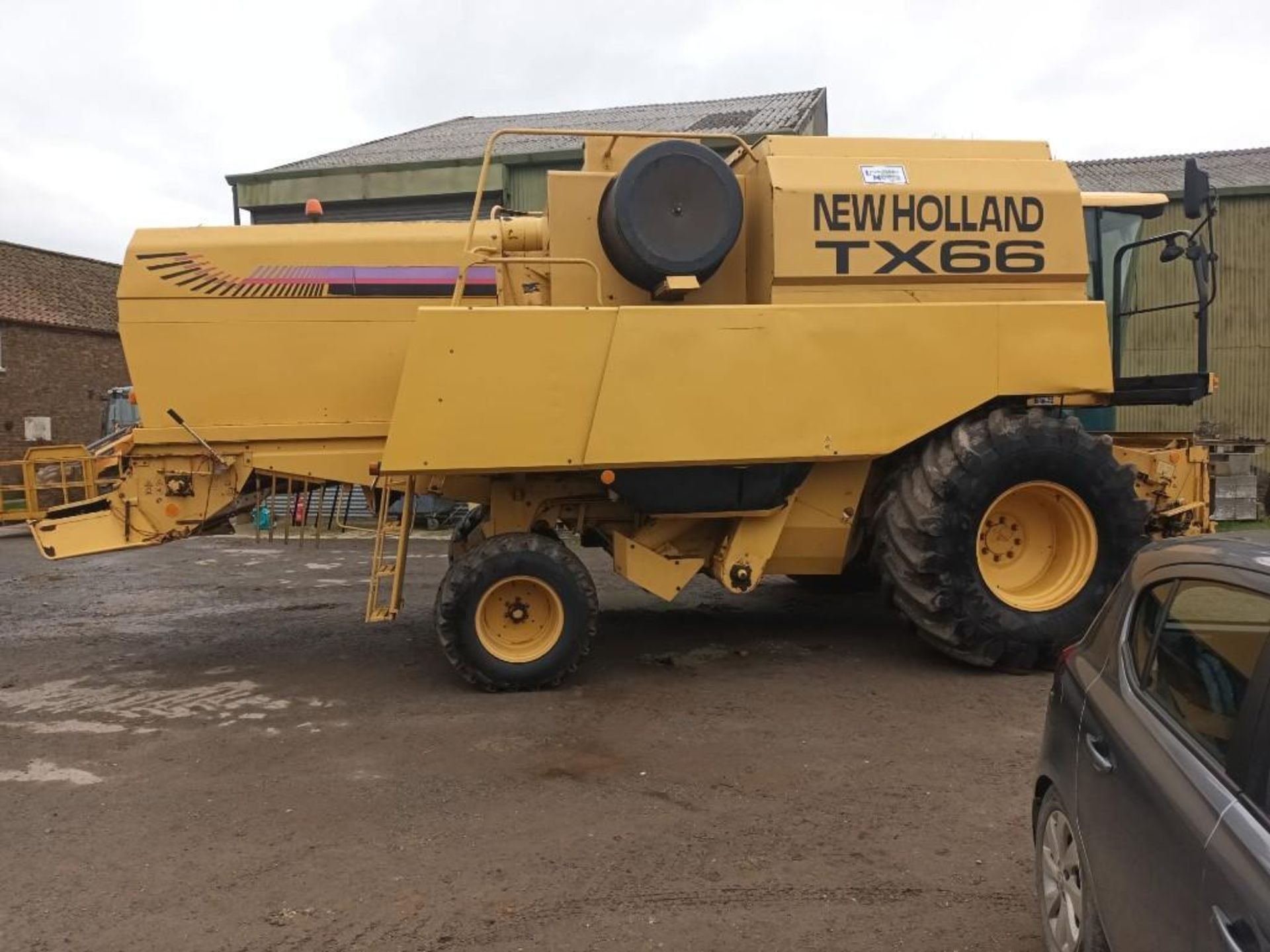 1996 New Holland TX66 combine with 20ft SL header - Image 4 of 25