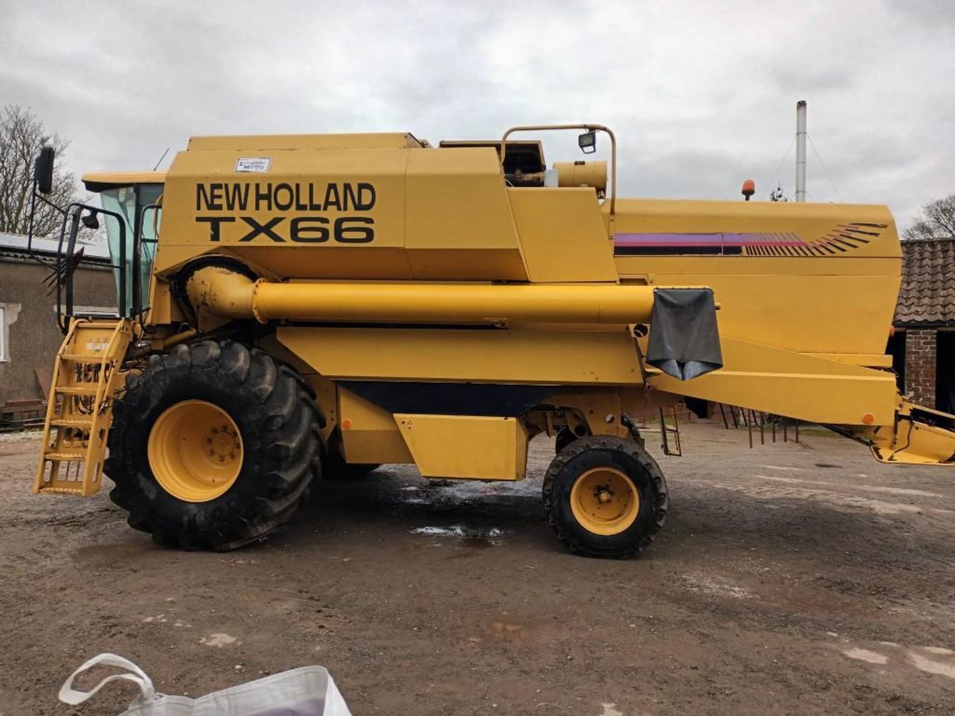 1996 New Holland TX66 combine with 20ft SL header - Image 3 of 25