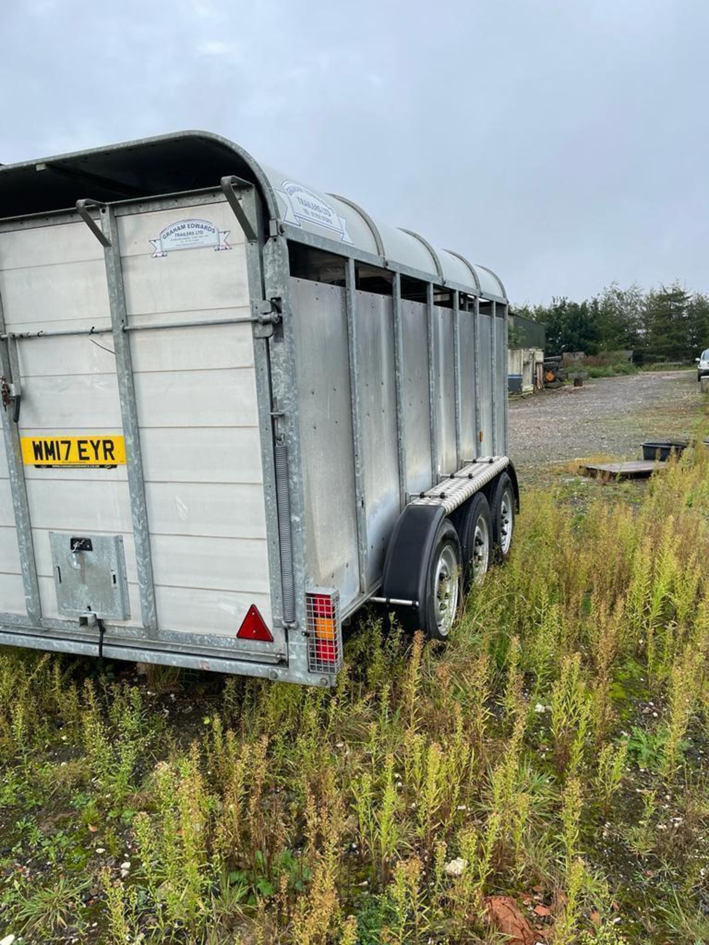 2014 Graham Edwards GET14WT tri-axle cattle trailer with cattle gate - Image 2 of 6