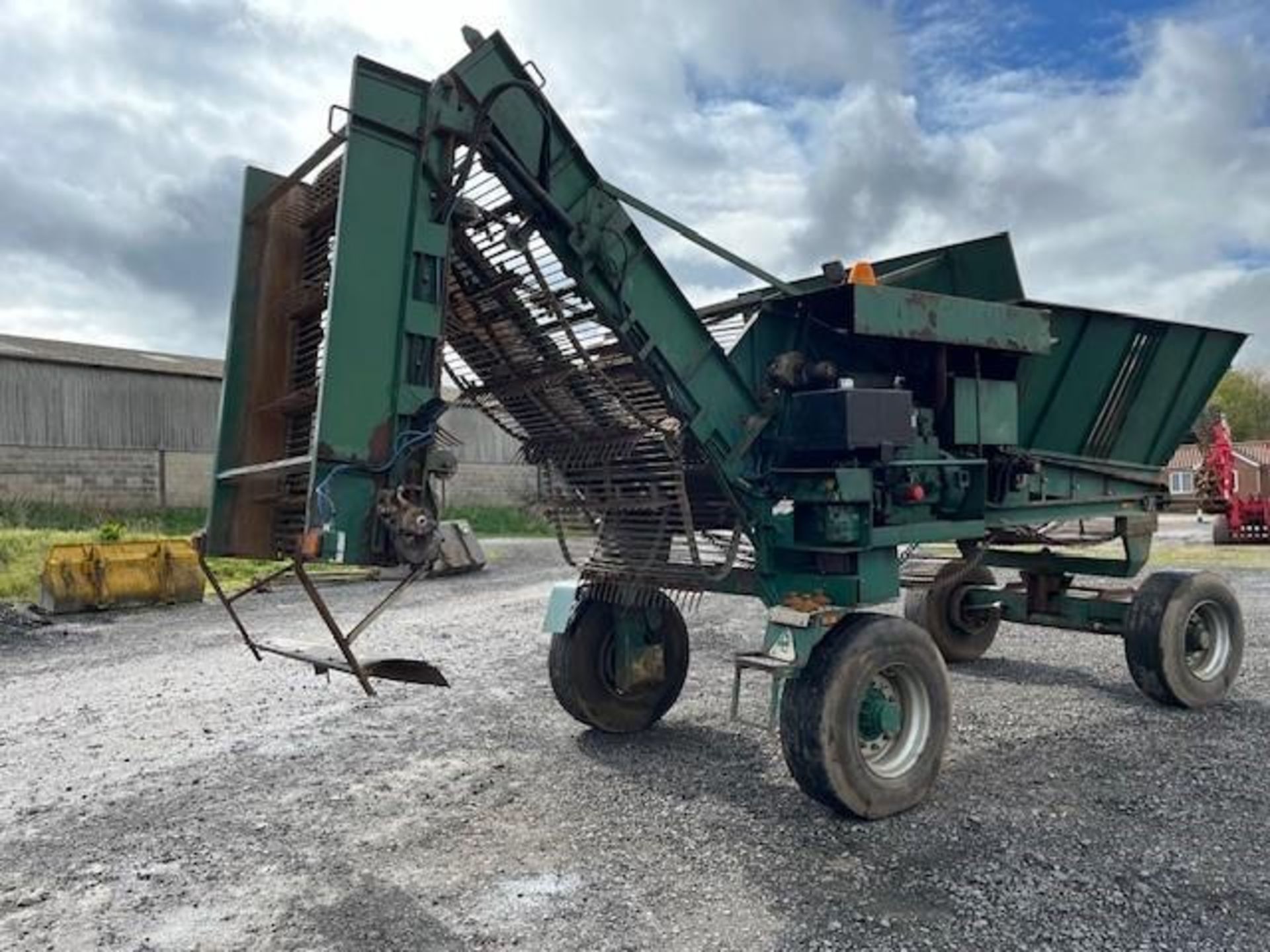 1990 Jones Engineering sugar beet cleaner loader - Image 3 of 4