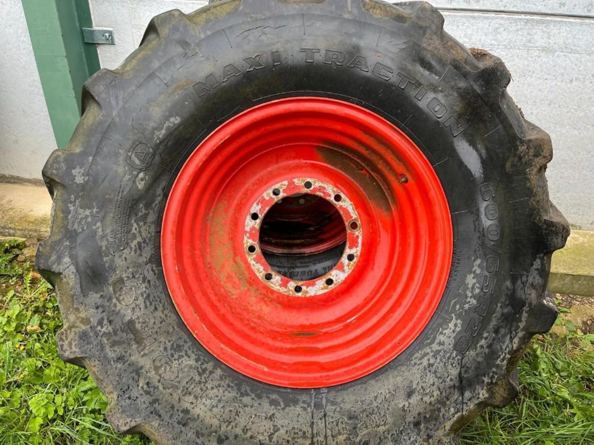 1 x 600/65R28 10 stud rim wheel with Firestone tyre - Image 2 of 3