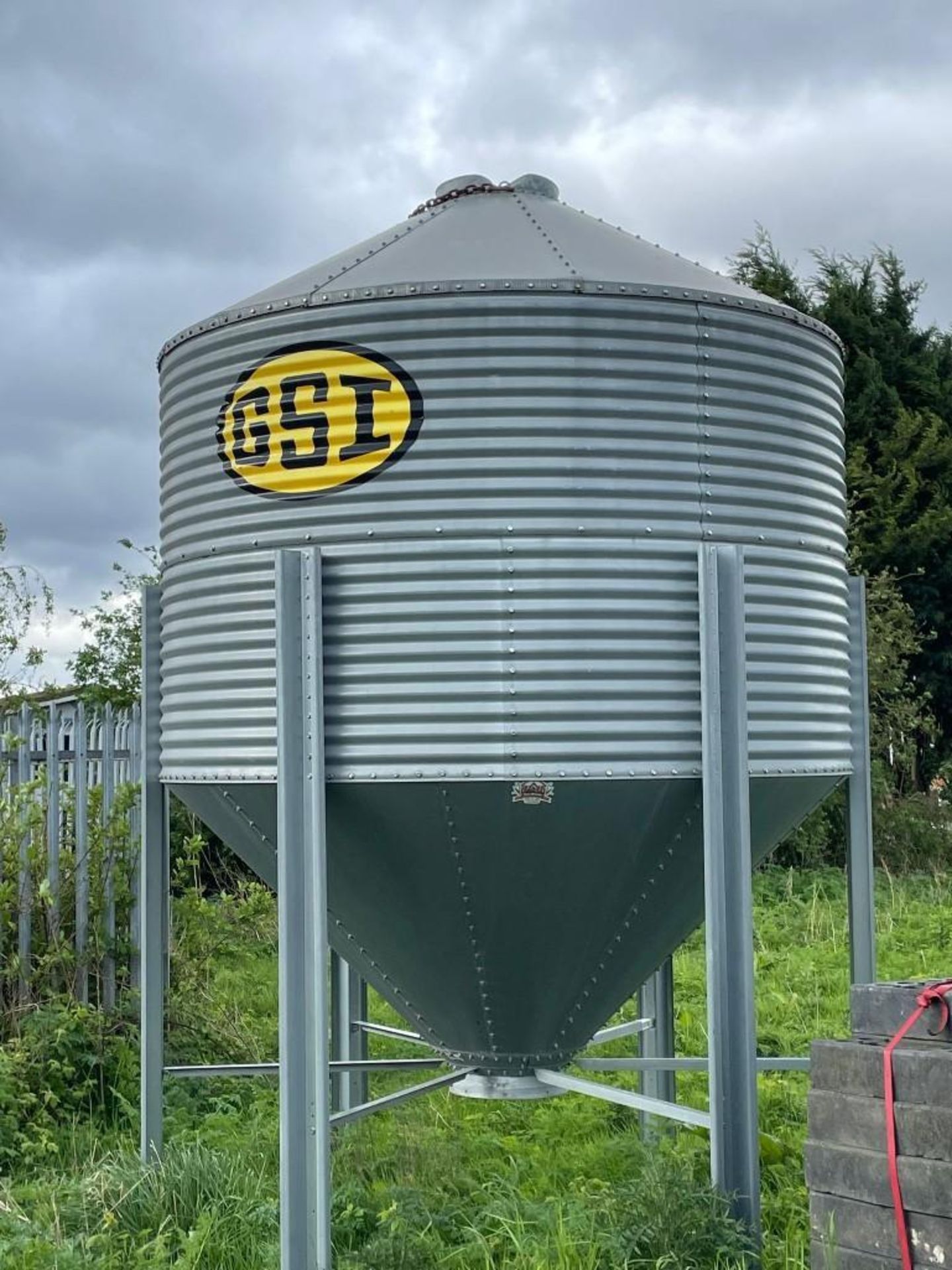 2013 GSI grain silo