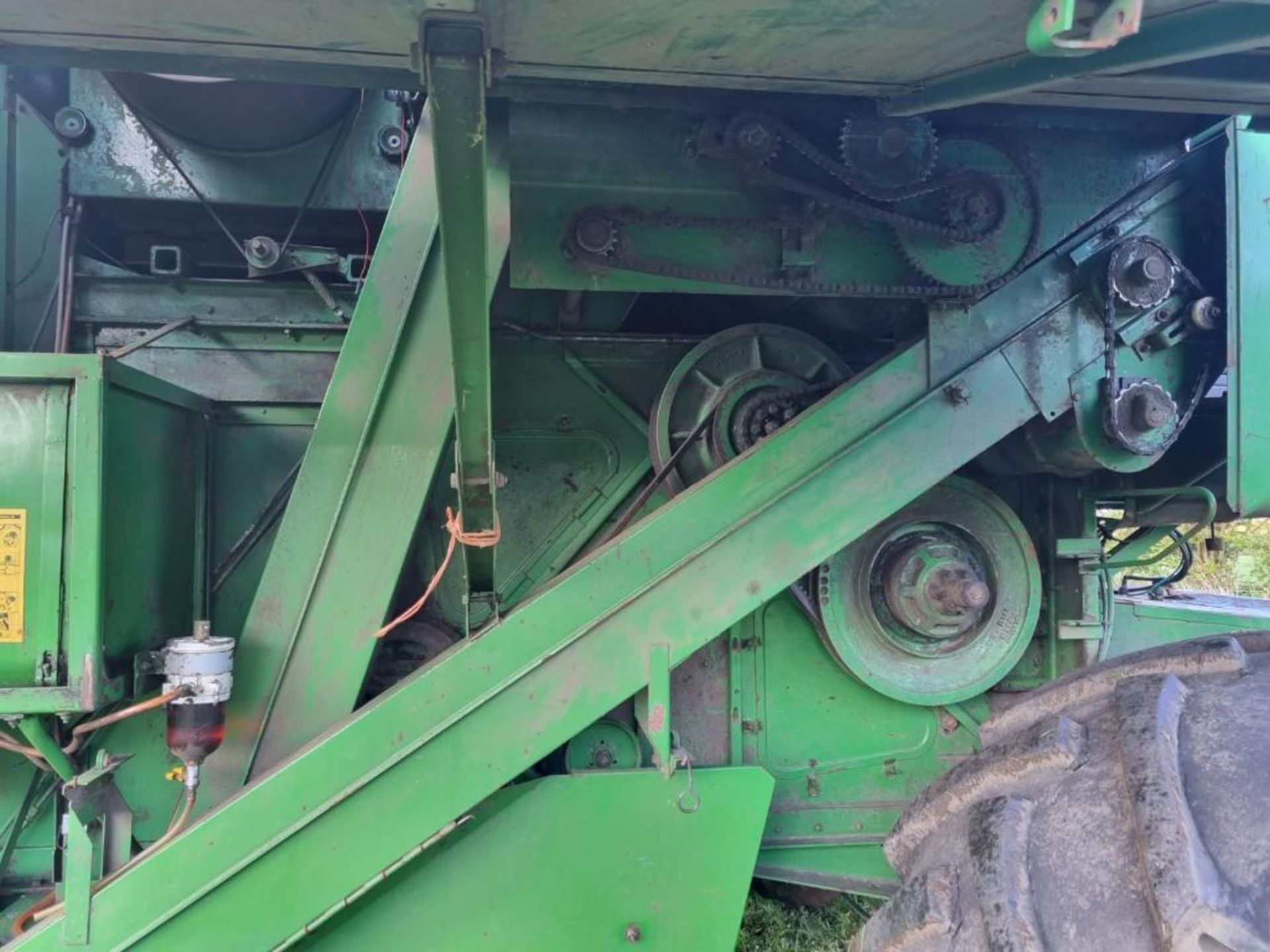 1982 John Deere 1085 combine c/w 2 headers - Image 17 of 27