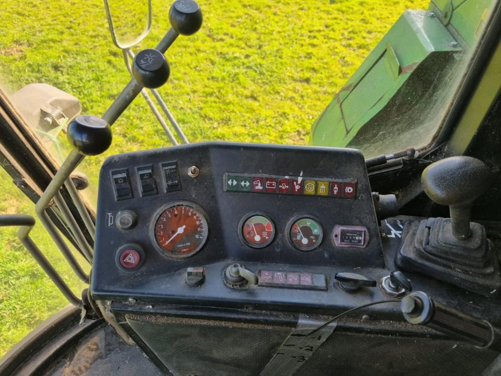 1982 John Deere 1085 combine c/w 2 headers - Image 7 of 27