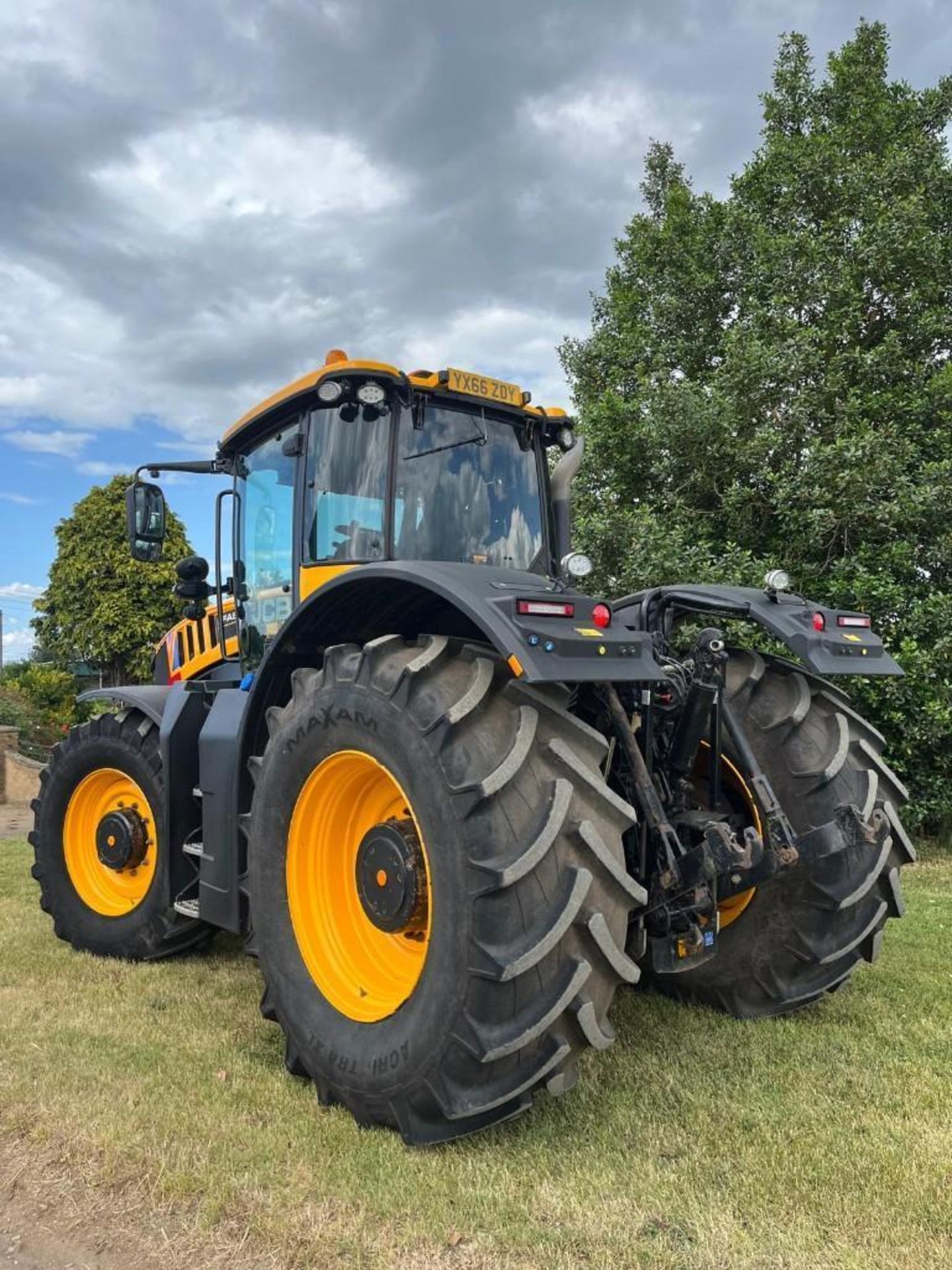 2016 JCB Fastrac 8330 - (Cambridge) - Image 4 of 13