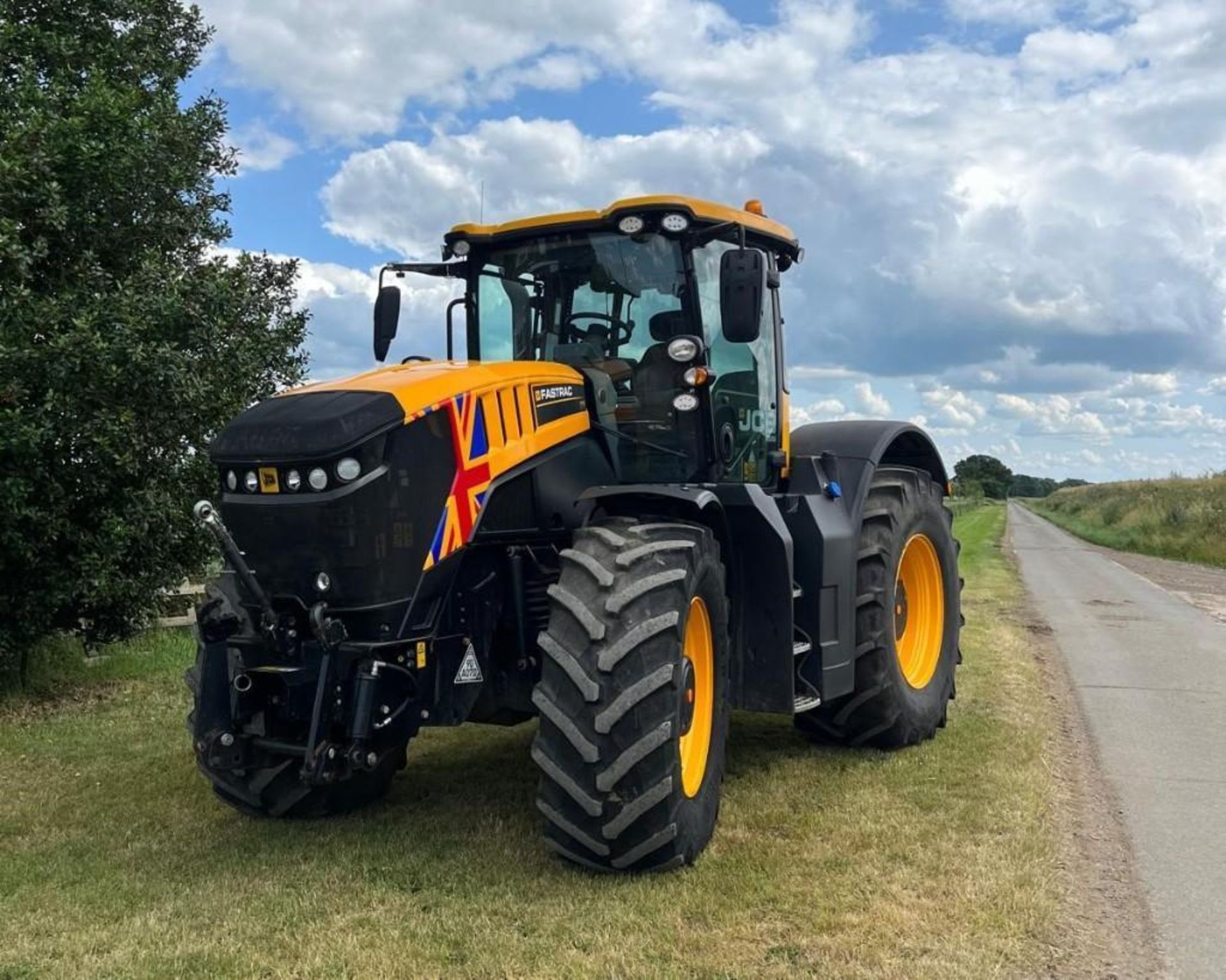 2016 JCB Fastrac 8330 - (Cambridge)