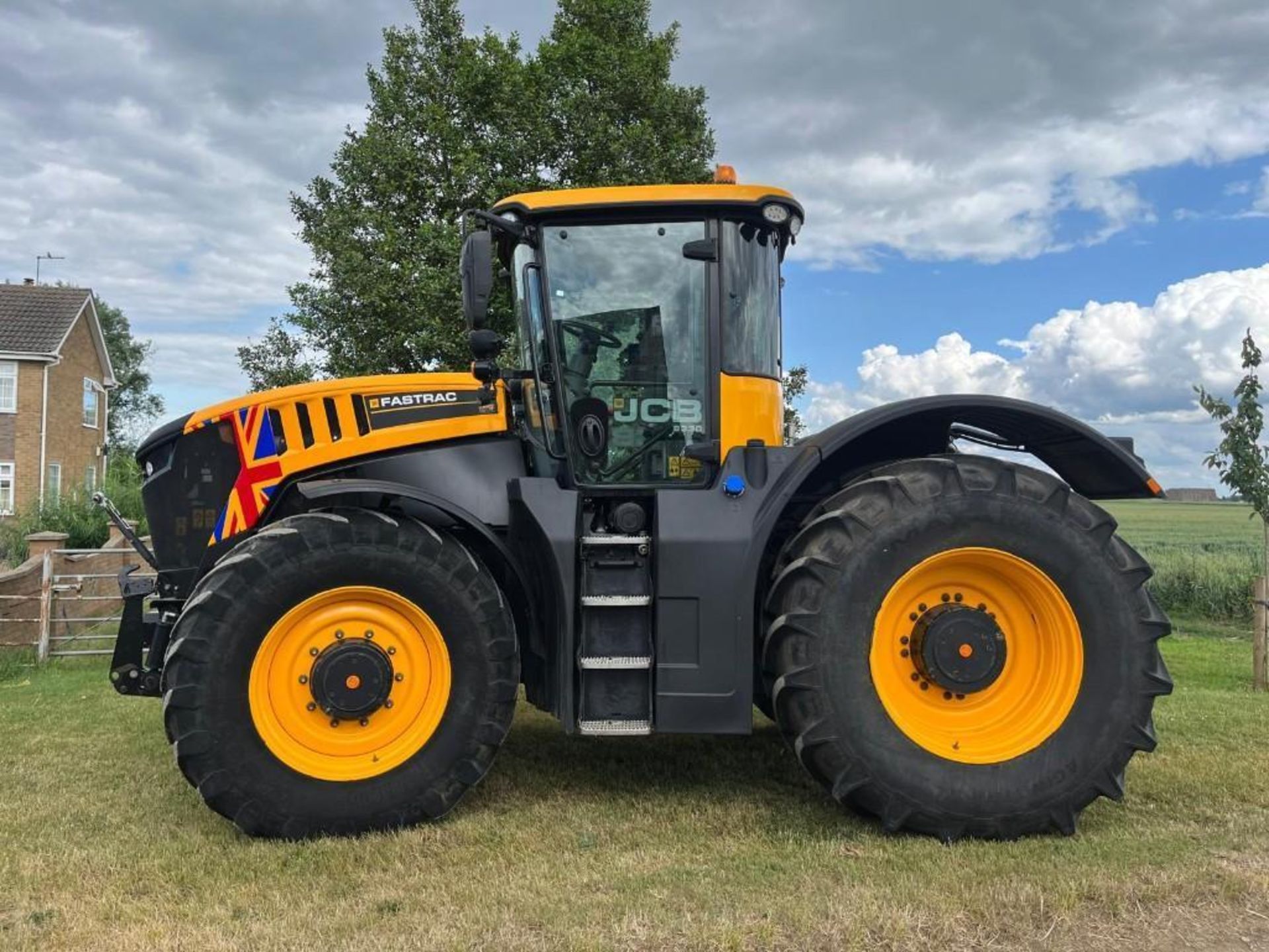 2016 JCB Fastrac 8330 - (Cambridge) - Image 2 of 13