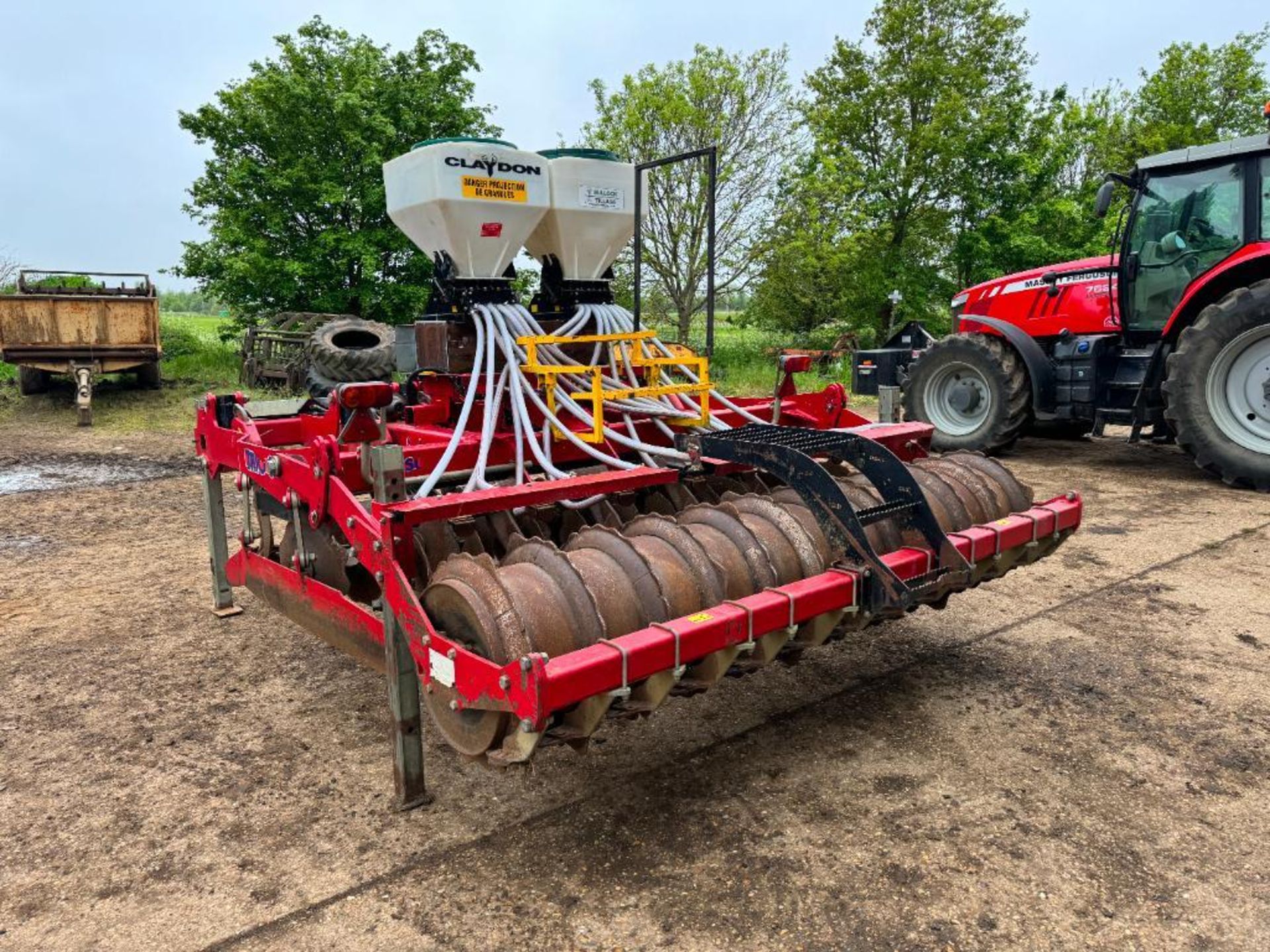 Sumo Trio 3 3m cultivator with 6 hydraulic auto-reset subsoiler legs, 2 rows discs and rear packer w - Image 10 of 10