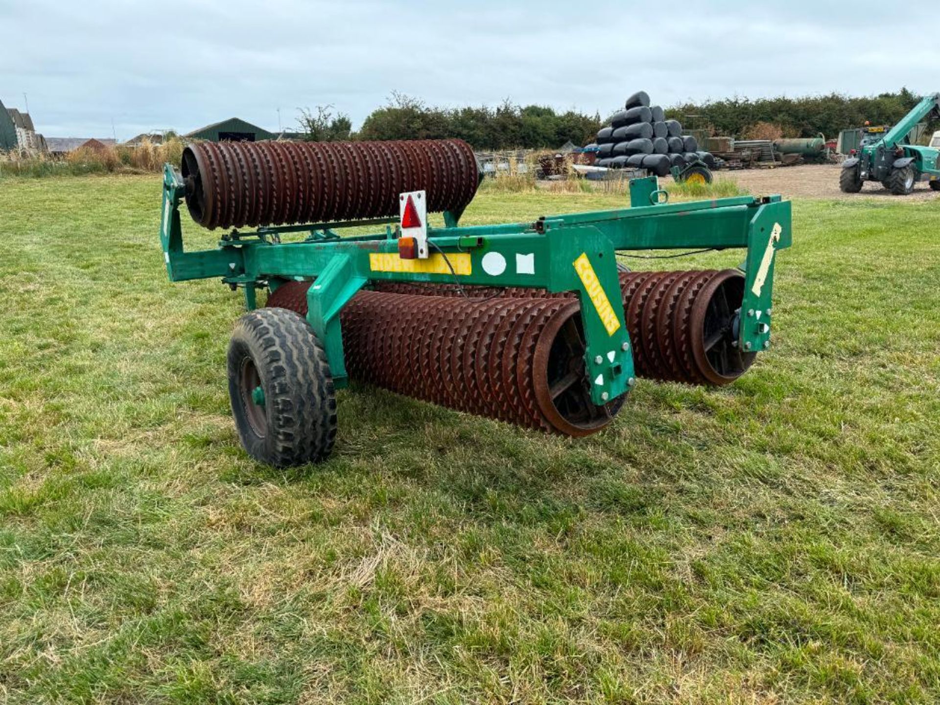 2011 Cousins Sidewinder 8m horizontal folding Cambridge rolls with 22" diameter breaker rings. Type: - Image 4 of 13