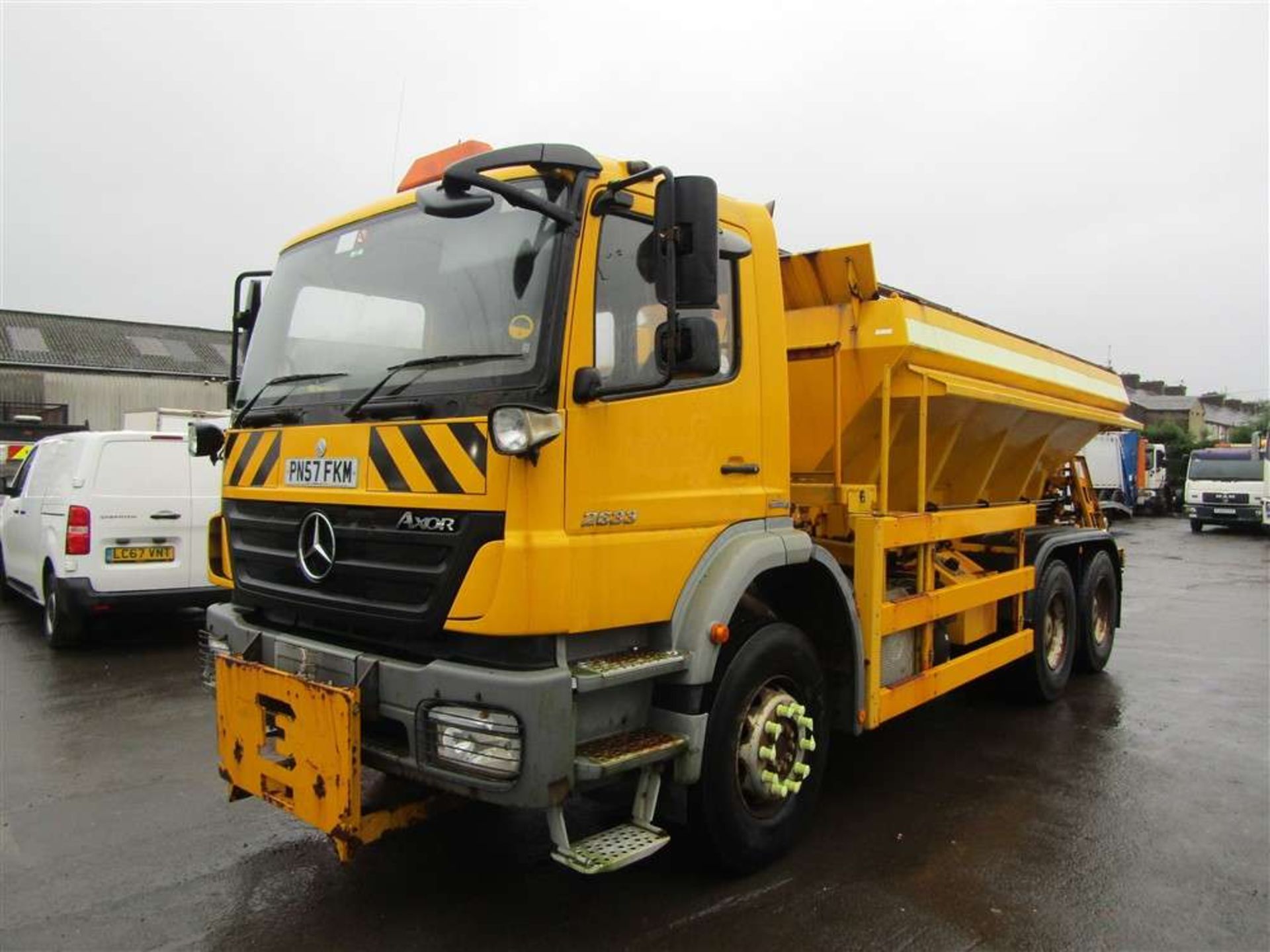 2007 57 reg Mercedes Axor 2633 6 Wheel Gritter (Runs & Drives But Leaking Air) (Direct Council) - Image 2 of 6