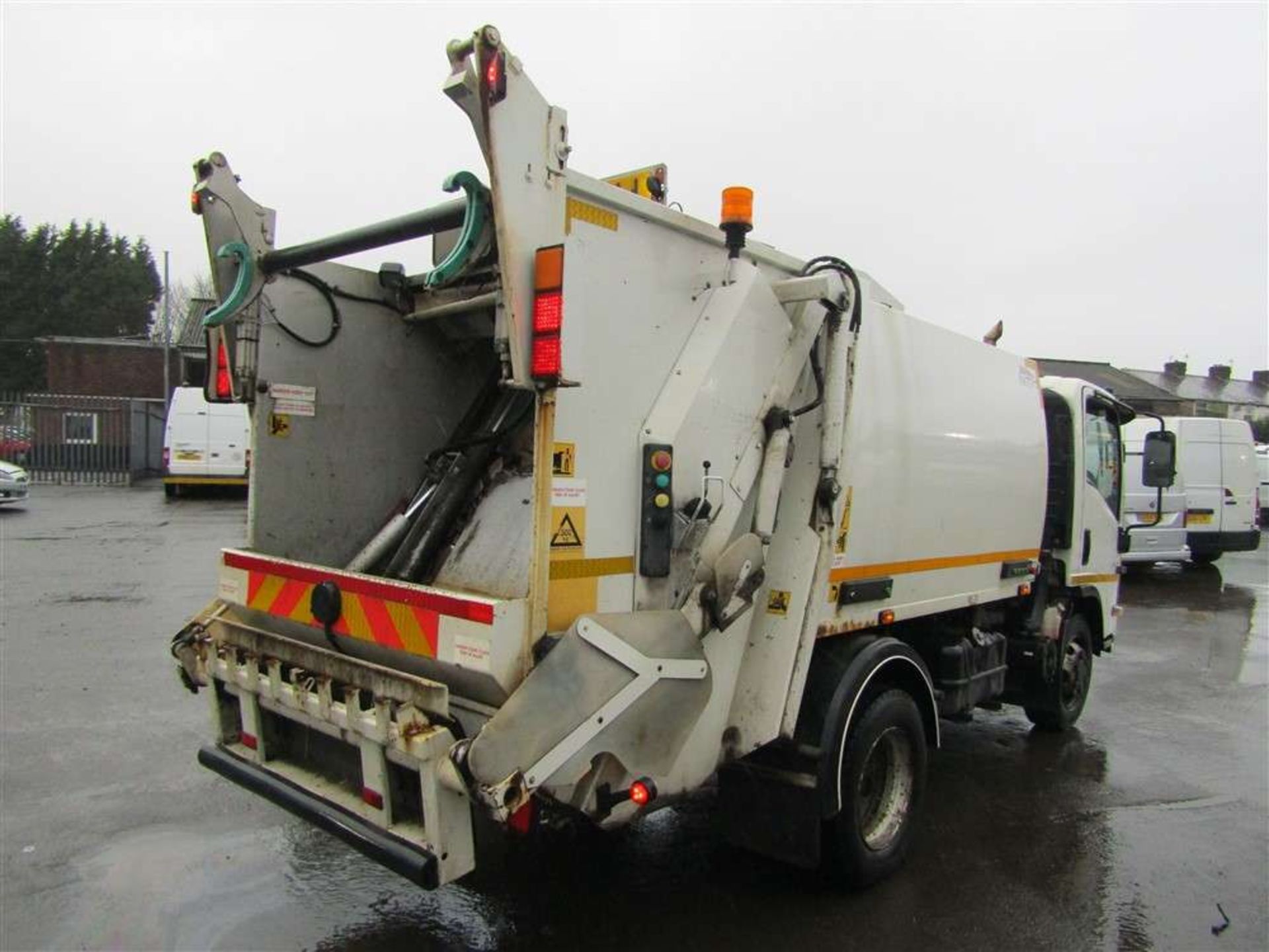 2012 12 reg Isuzu N75.190 Auto Refuse Wagon (Direct Council) - Image 4 of 6