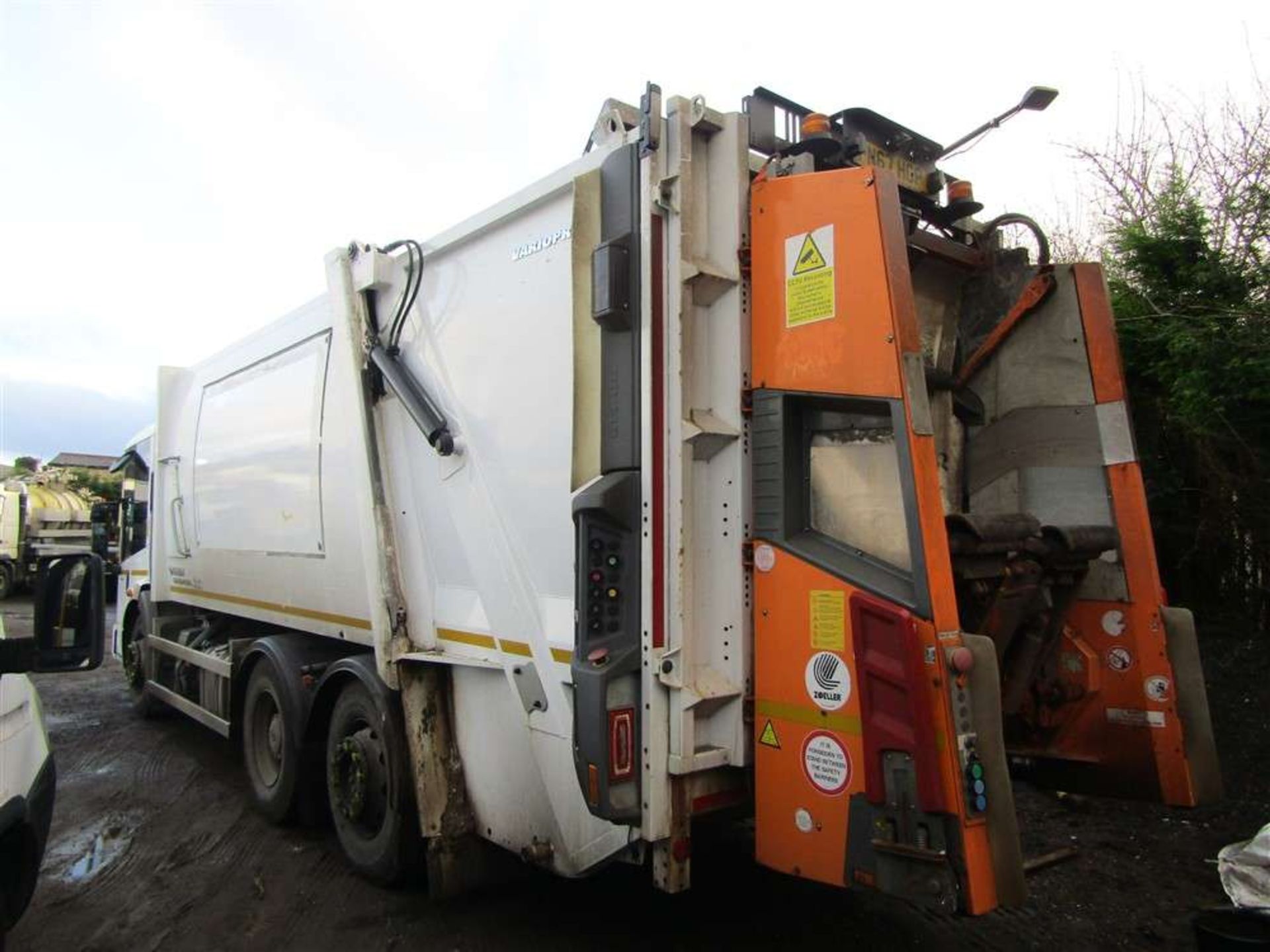 2017 67 reg Mercedes Econic 2630 Refuse Wagon (Direct Council) - Image 4 of 6