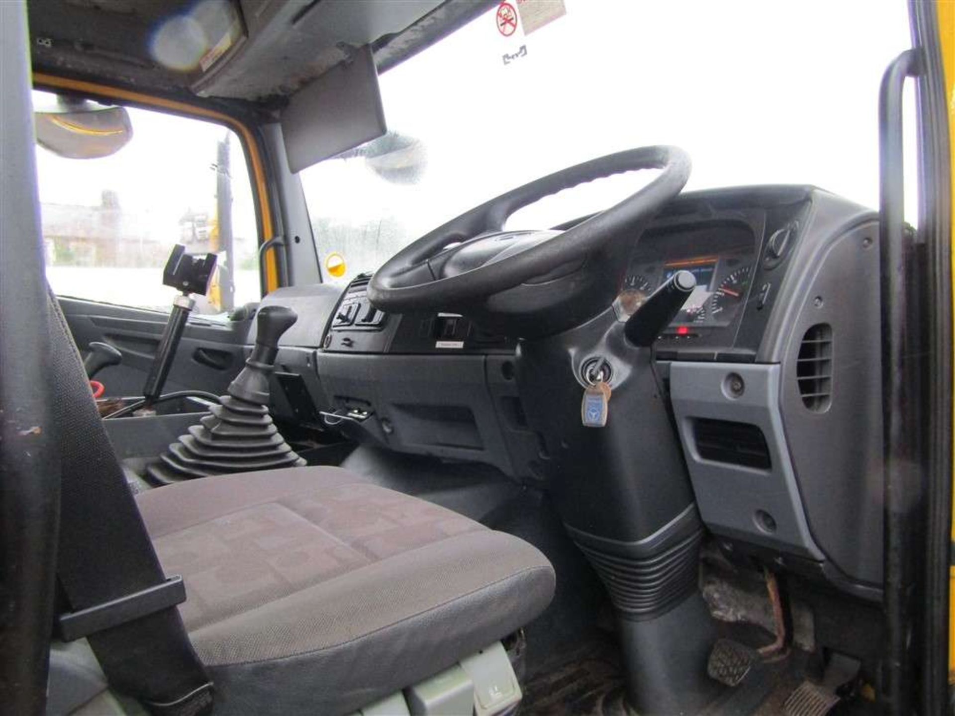 2007 57 reg Mercedes Axor 2633 6 Wheel Gritter (Runs & Drives But Leaking Air) (Direct Council) - Image 5 of 6