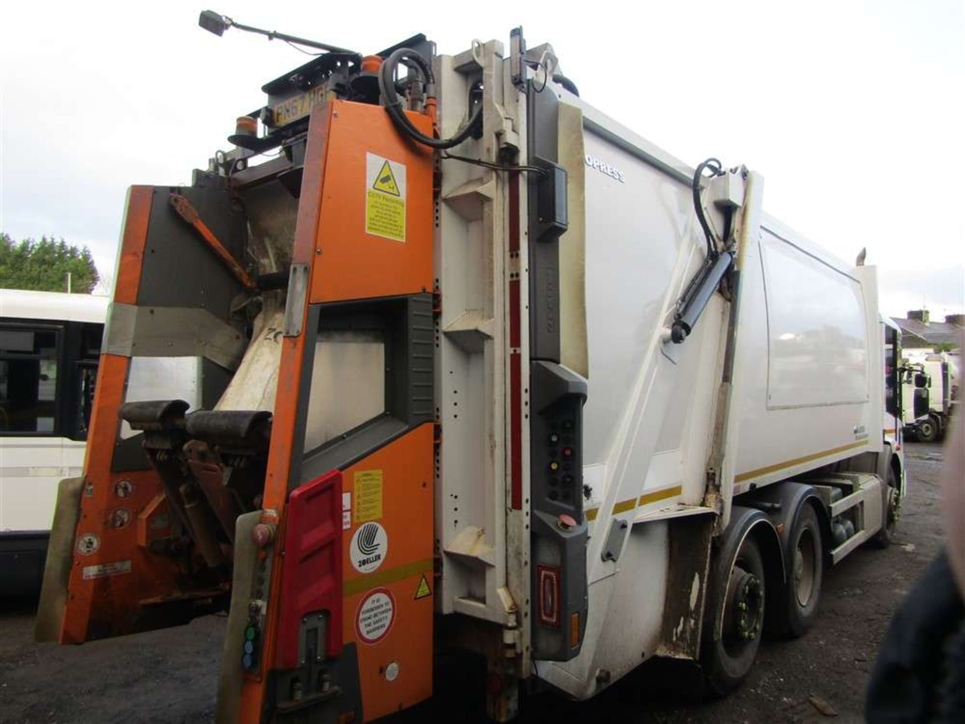 2017 67 reg Mercedes Econic 2630 Refuse Wagon (Direct Council) - Image 5 of 6