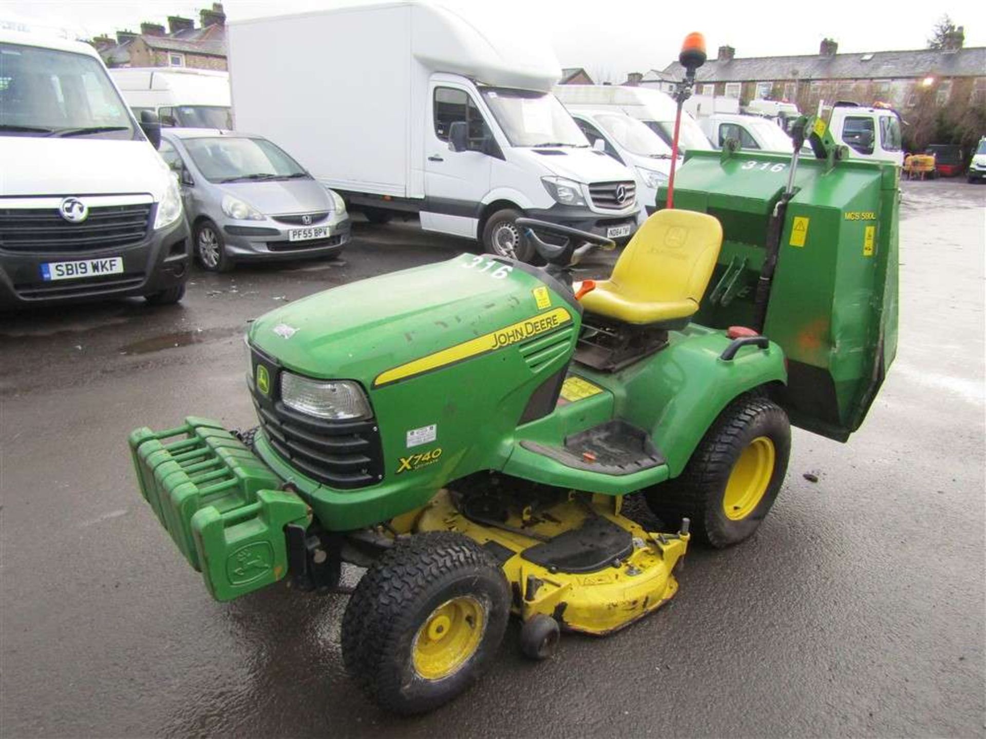 2010 10 reg John Deere X740 Ultimate Ride on Mower (Direct Council) - Image 3 of 5