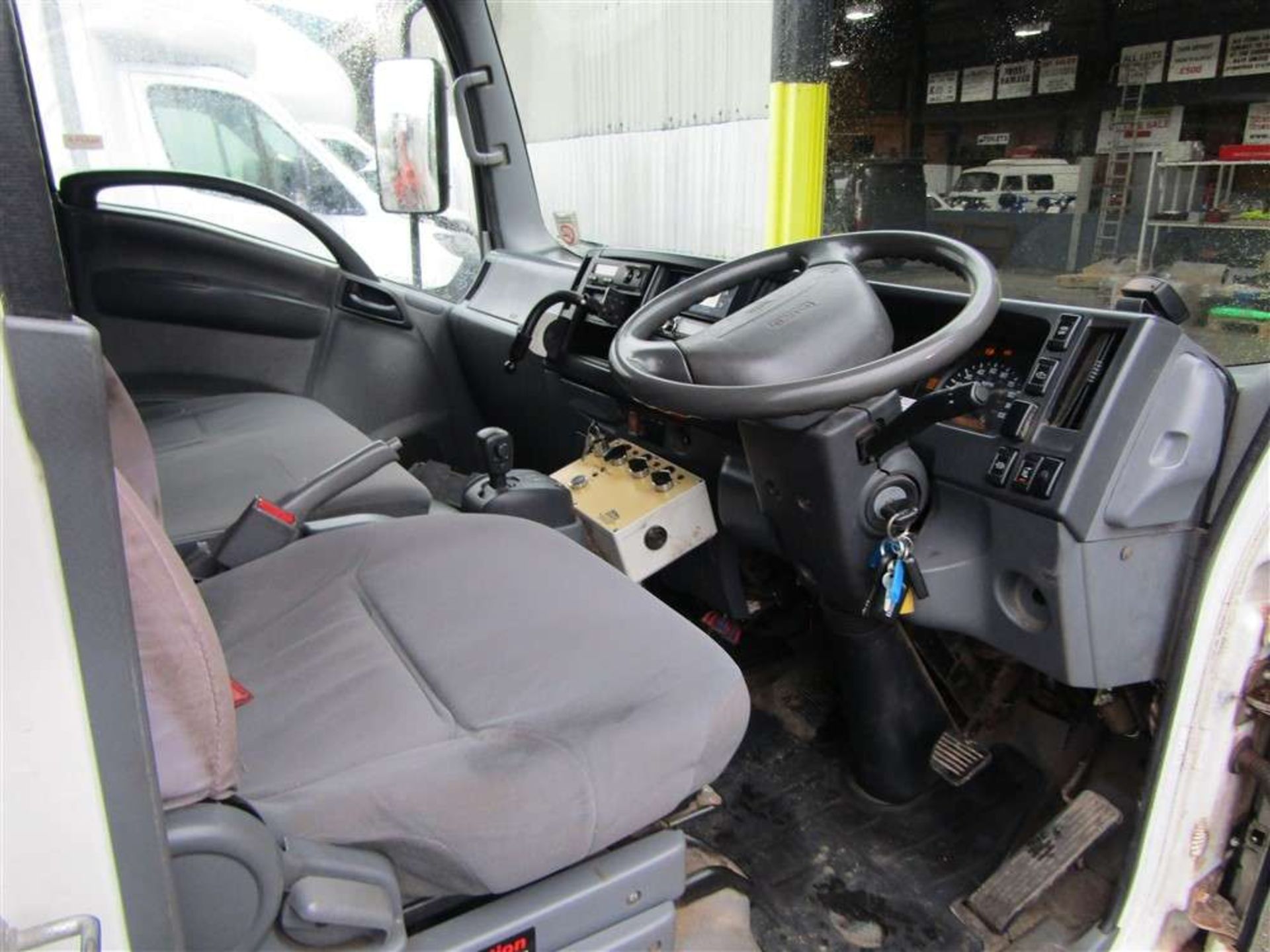 2012 12 reg Isuzu N75.190 Forward Auto Refuse Wagon (Direct Council) - Image 5 of 6