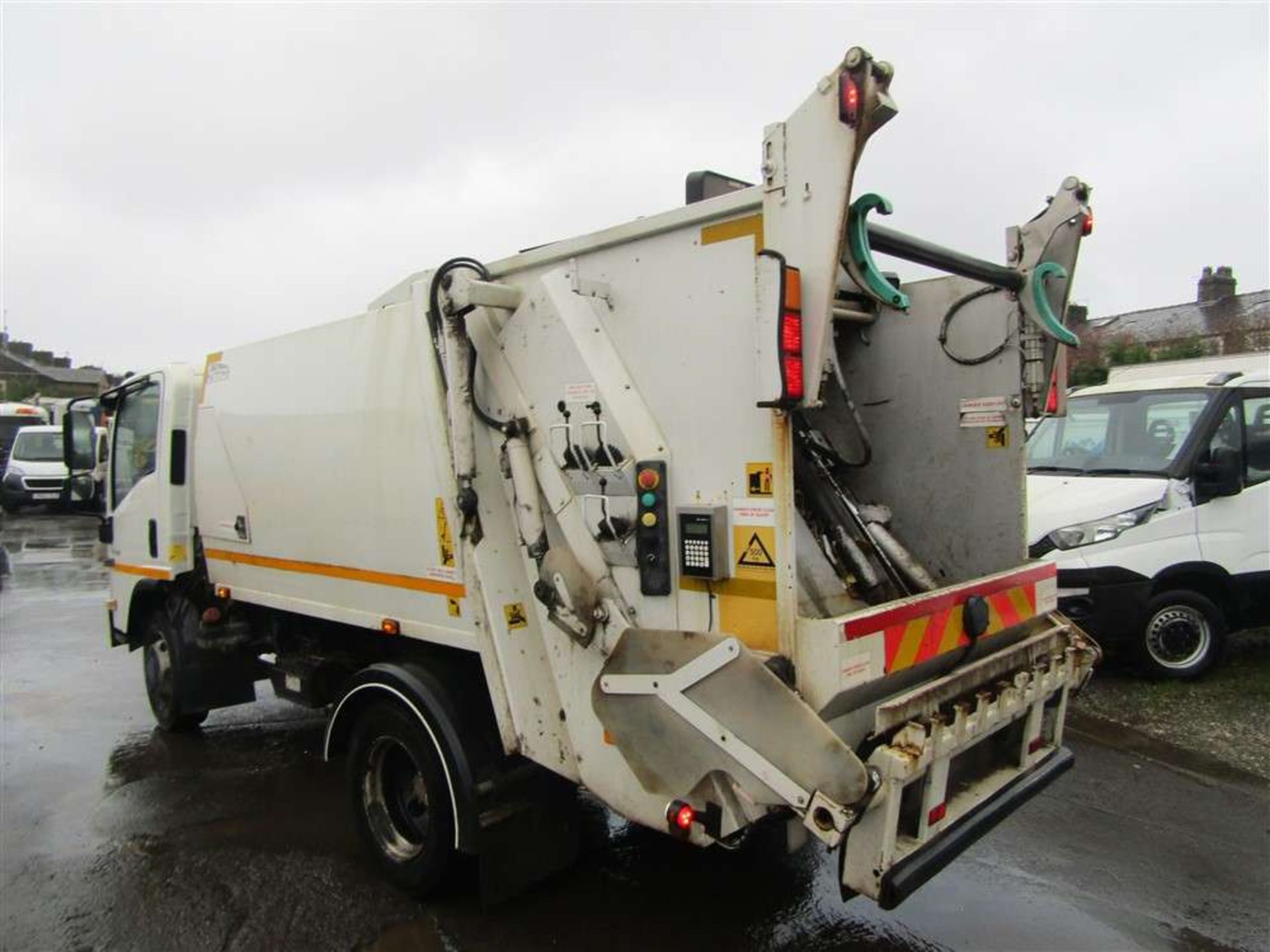 2012 12 reg Isuzu N75.190 Auto Refuse Wagon (Direct Council) - Image 3 of 6