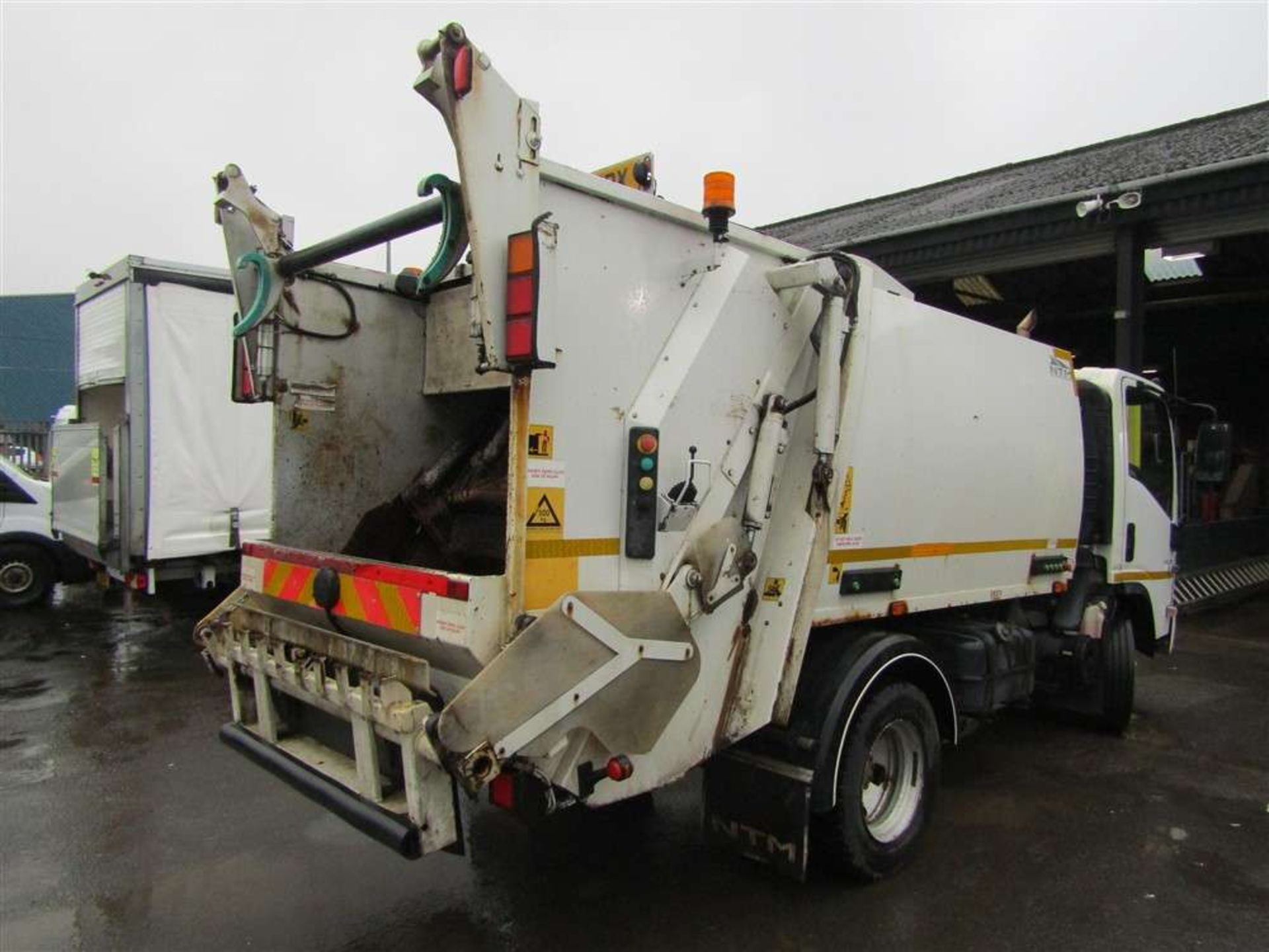 2012 12 reg Isuzu N75.190 Forward Auto Refuse Wagon (Direct Council) - Image 4 of 6