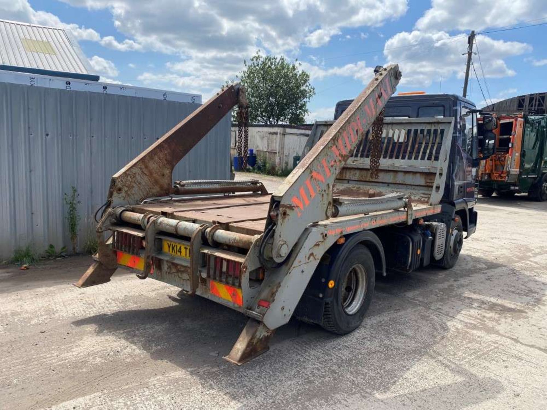 2014 14 reg Iveco Euro Cargo 75E 7.5t Skip Loader (Sold On Site - Location Liverpool) - Bild 2 aus 8