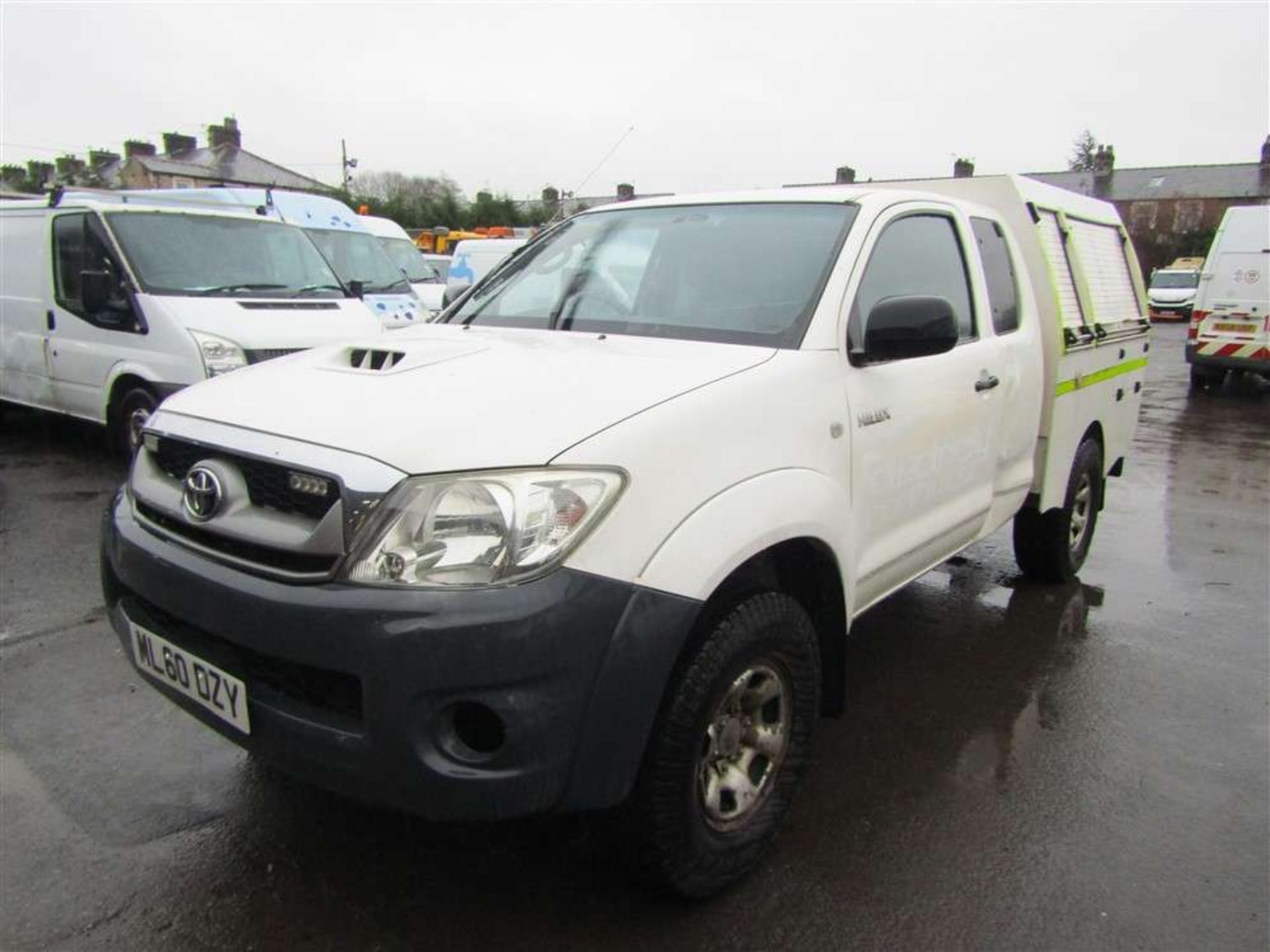 2011 60 reg Toyota Hilux HL2 D-4D 4x4 ECB (Direct Electricity North West) - Image 2 of 6