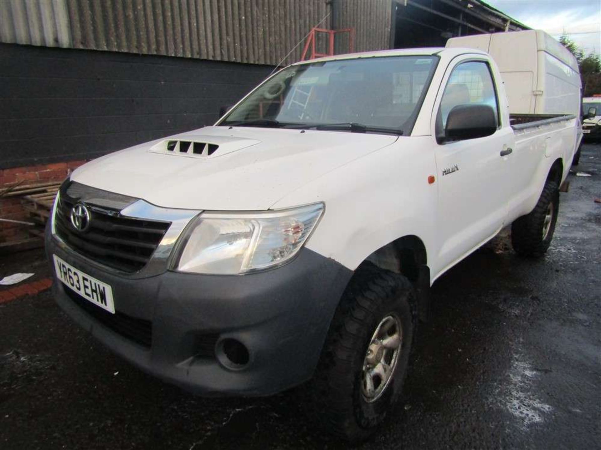 2014 63 reg Toyota Hilux Active D-4D 4x4 S/C - Image 2 of 6