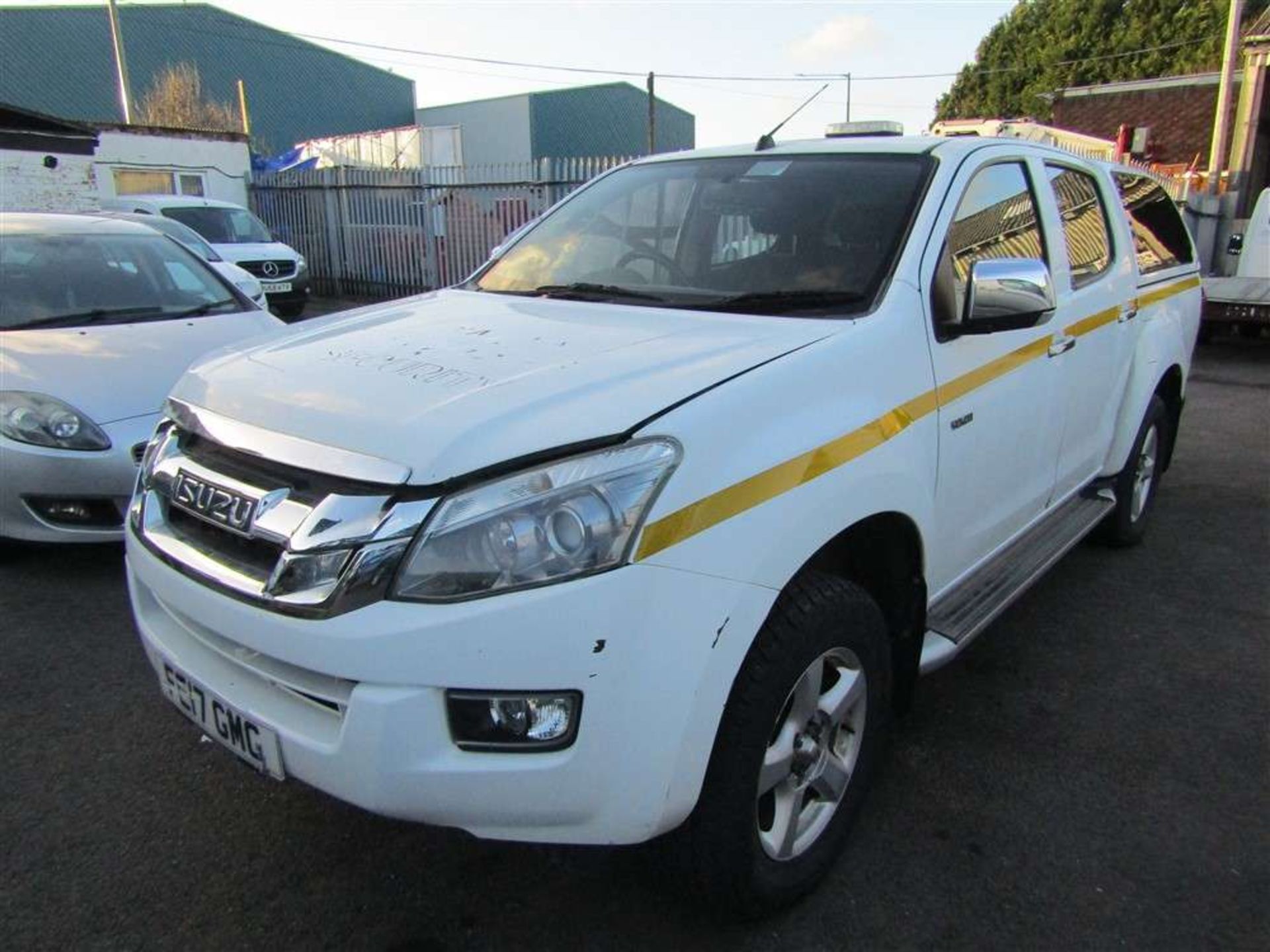 2017 17 reg Isuzu D-Max Yukon Twin Turbo D/C TD (Runs but No Gearbox) - Image 2 of 6