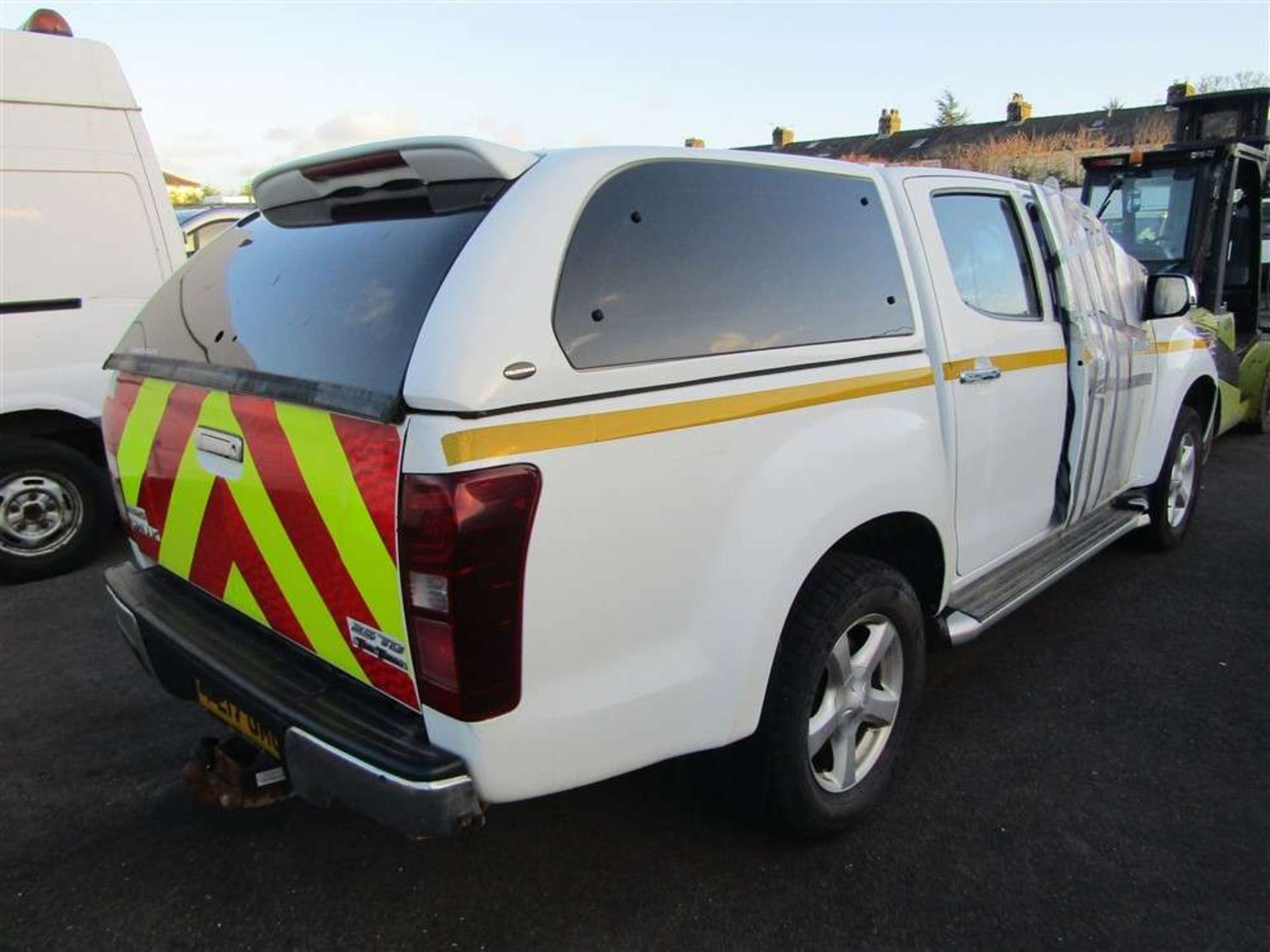 2017 17 reg Isuzu D-Max Yukon Twin Turbo D/C TD (Runs but No Gearbox) - Image 4 of 6