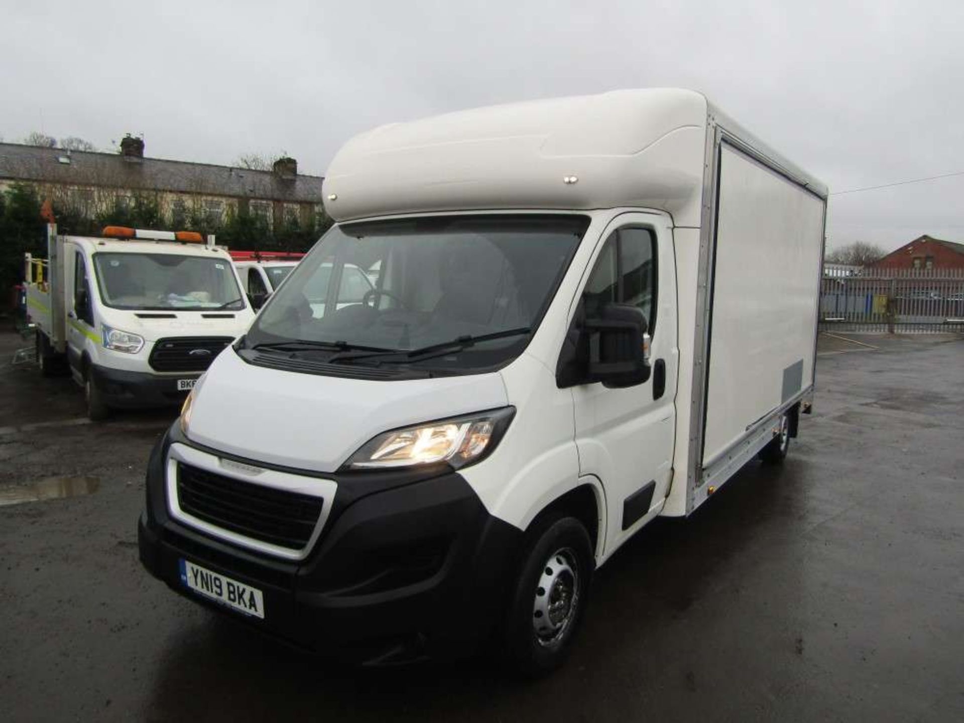 2019 19 reg Peugeot Boxer 335 Blue HDI Low Load Luton - Image 2 of 7